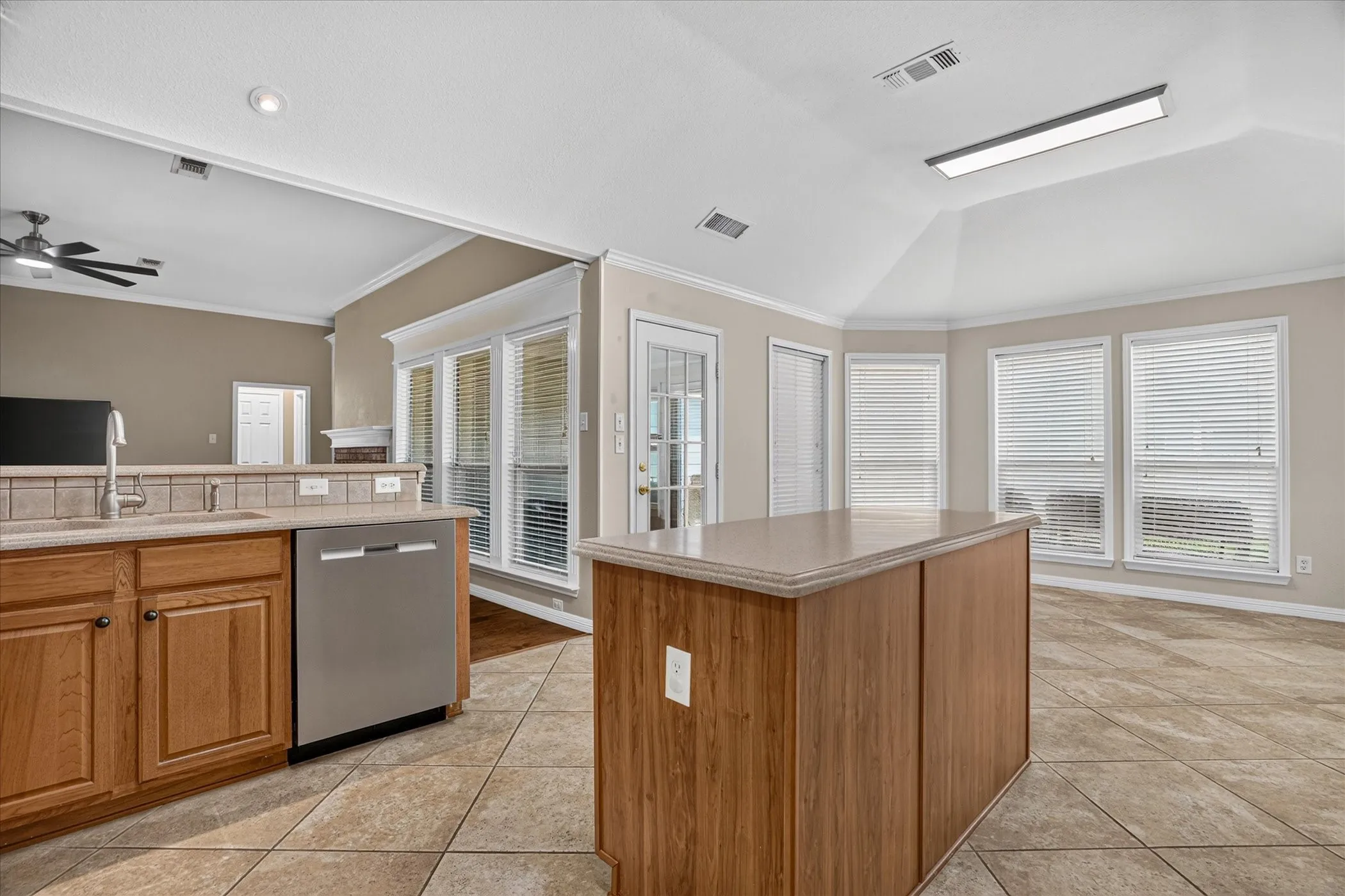 Single Family Residence For Sale in Johnson County , 1004 Eden Street, Burleson, Texas 76028, 4 Bedroom, 2 Bathroom, 2 Garage spaces, 2,138 Sqft, built in 2002, mls#21391867, Real Estate Agent in Burleson, Homes For Sale in Johnson county, Homes For Sale in Burleson, Realtor in Burleson Texas, Real Estate Brokerage Independent Realty Texas, Luminita Cordes Realtor