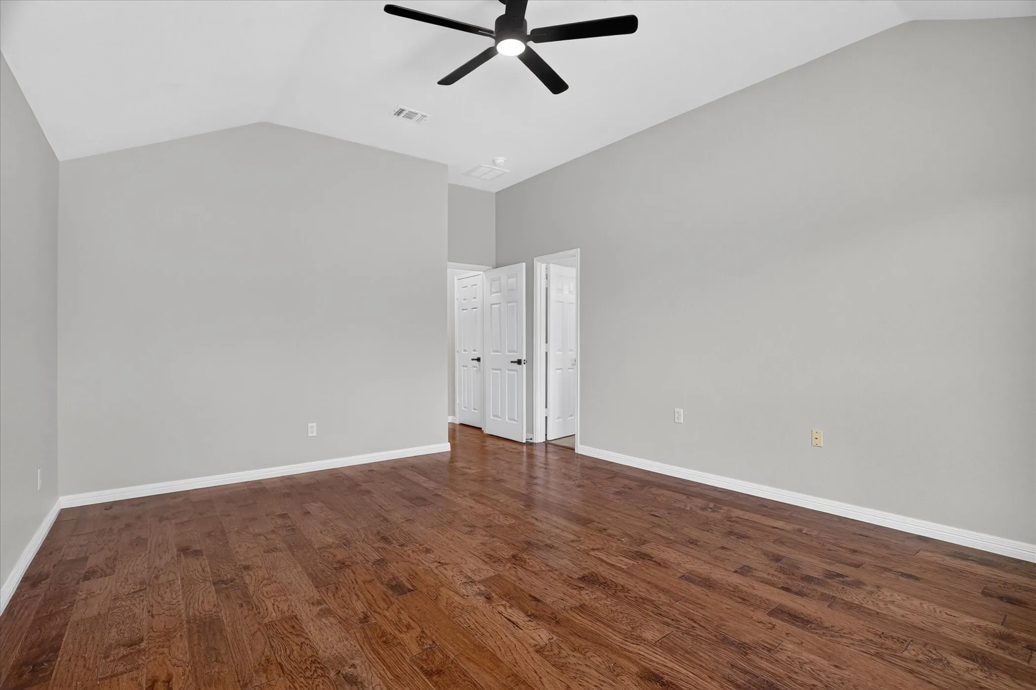 Single Family Residence For Sale in Johnson County , 1004 Eden Street, Burleson, Texas 76028, 4 Bedroom, 2 Bathroom, 2 Garage spaces, 2,138 Sqft, built in 2002, mls#21391867, Real Estate Agent in Burleson, Homes For Sale in Johnson county, Homes For Sale in Burleson, Realtor in Burleson Texas, Real Estate Brokerage Independent Realty Texas, Luminita Cordes Realtor