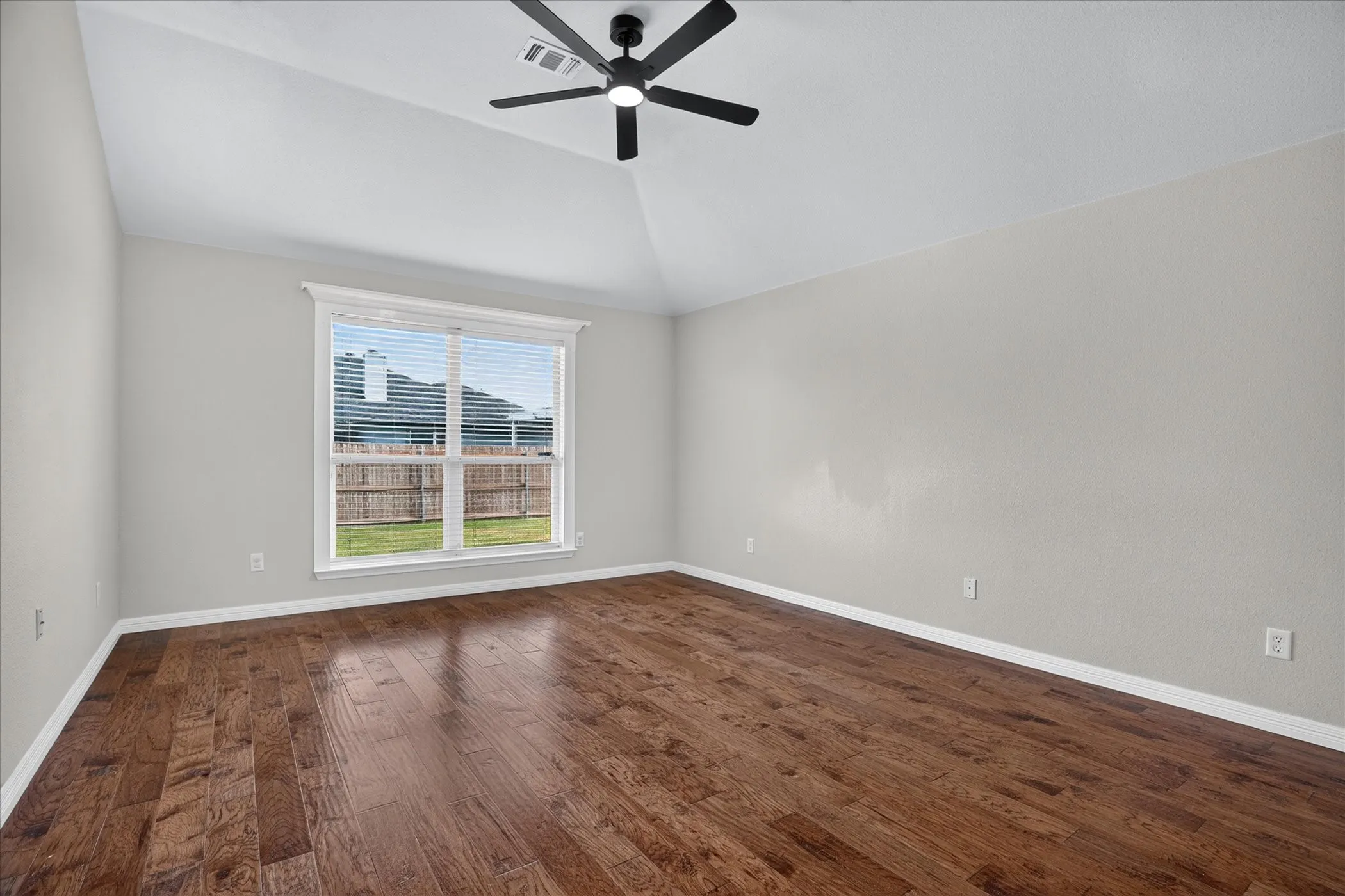Single Family Residence For Sale in Johnson County , 1004 Eden Street, Burleson, Texas 76028, 4 Bedroom, 2 Bathroom, 2 Garage spaces, 2,138 Sqft, built in 2002, mls#21391867, Real Estate Agent in Burleson, Homes For Sale in Johnson county, Homes For Sale in Burleson, Realtor in Burleson Texas, Real Estate Brokerage Independent Realty Texas, Luminita Cordes Realtor