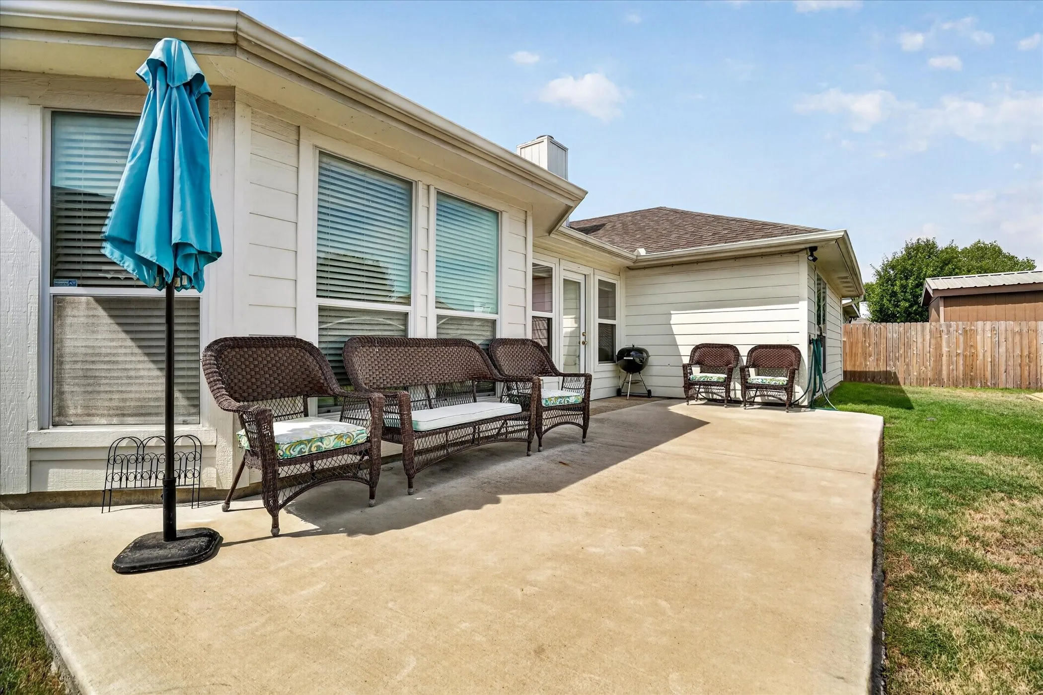 Single Family Residence For Sale in Johnson County , 1004 Eden Street, Burleson, Texas 76028, 4 Bedroom, 2 Bathroom, 2 Garage spaces, 2,138 Sqft, built in 2002, mls#21391867, Real Estate Agent in Burleson, Homes For Sale in Johnson county, Homes For Sale in Burleson, Realtor in Burleson Texas, Real Estate Brokerage Independent Realty Texas, Luminita Cordes Realtor