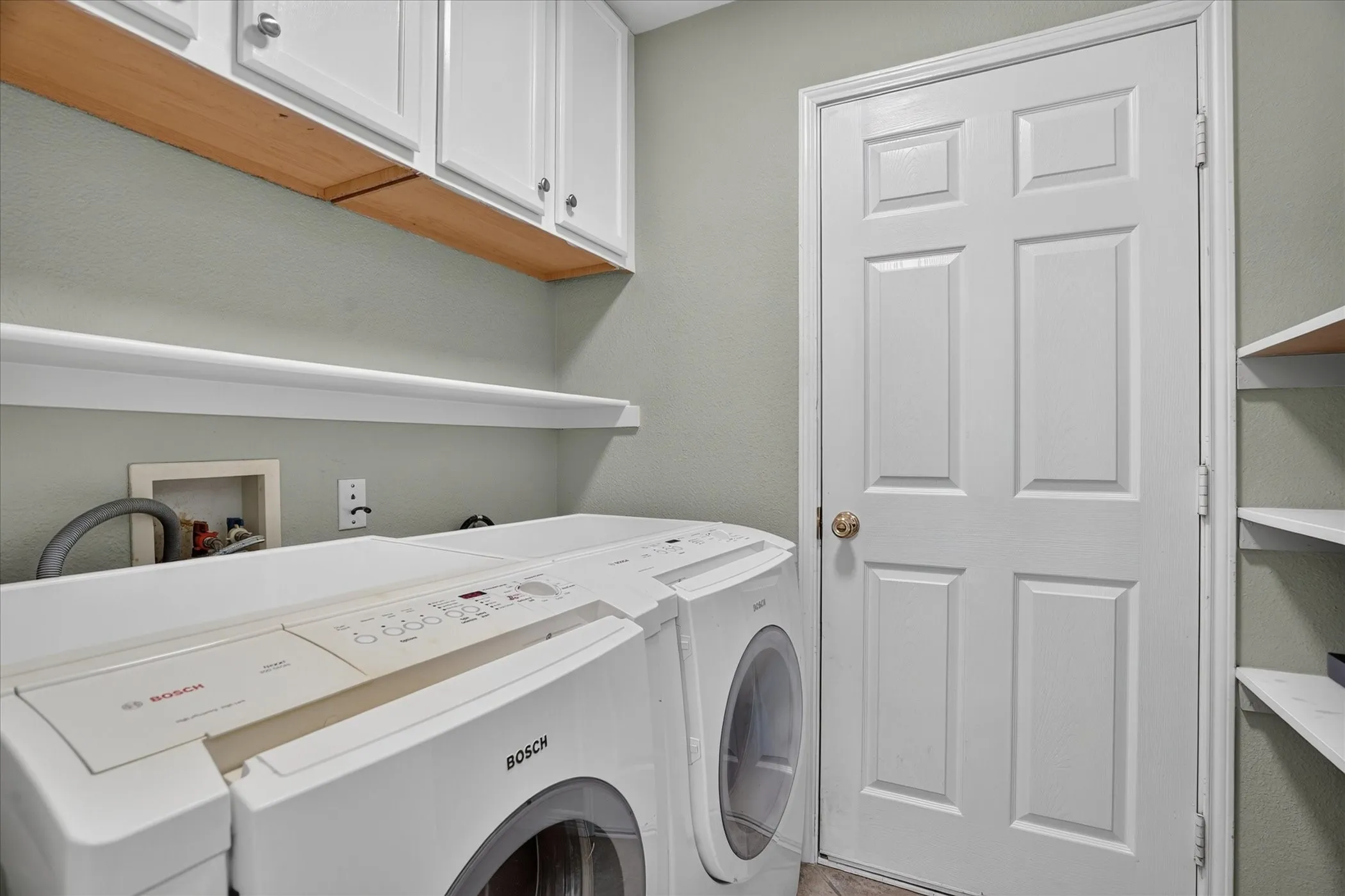 Washer and Dryer can stay with home.