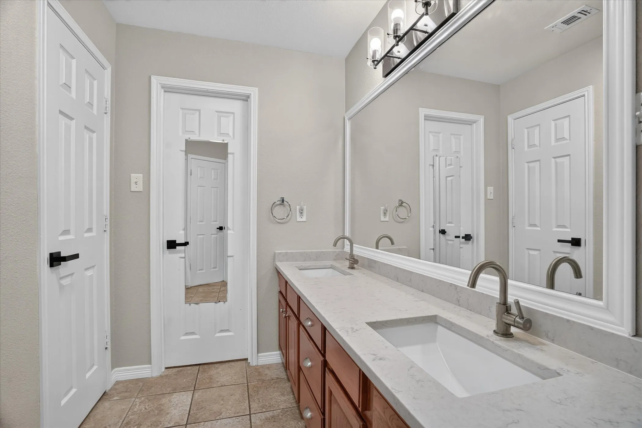 Single Family Residence For Sale in Johnson County , 1004 Eden Street, Burleson, Texas 76028, 4 Bedroom, 2 Bathroom, 2 Garage spaces, 2,138 Sqft, built in 2002, mls#21391867, Real Estate Agent in Burleson, Homes For Sale in Johnson county, Homes For Sale in Burleson, Realtor in Burleson Texas, Real Estate Brokerage Independent Realty Texas, Luminita Cordes Realtor