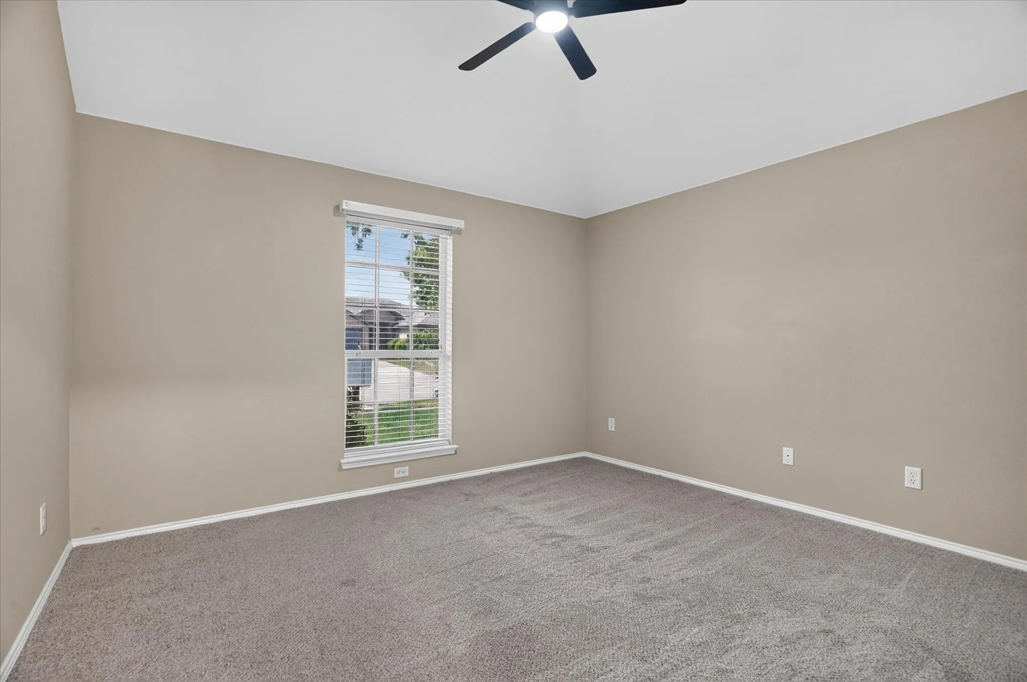 Single Family Residence For Sale in Johnson County , 1004 Eden Street, Burleson, Texas 76028, 4 Bedroom, 2 Bathroom, 2 Garage spaces, 2,138 Sqft, built in 2002, mls#21391867, Real Estate Agent in Burleson, Homes For Sale in Johnson county, Homes For Sale in Burleson, Realtor in Burleson Texas, Real Estate Brokerage Independent Realty Texas, Luminita Cordes Realtor