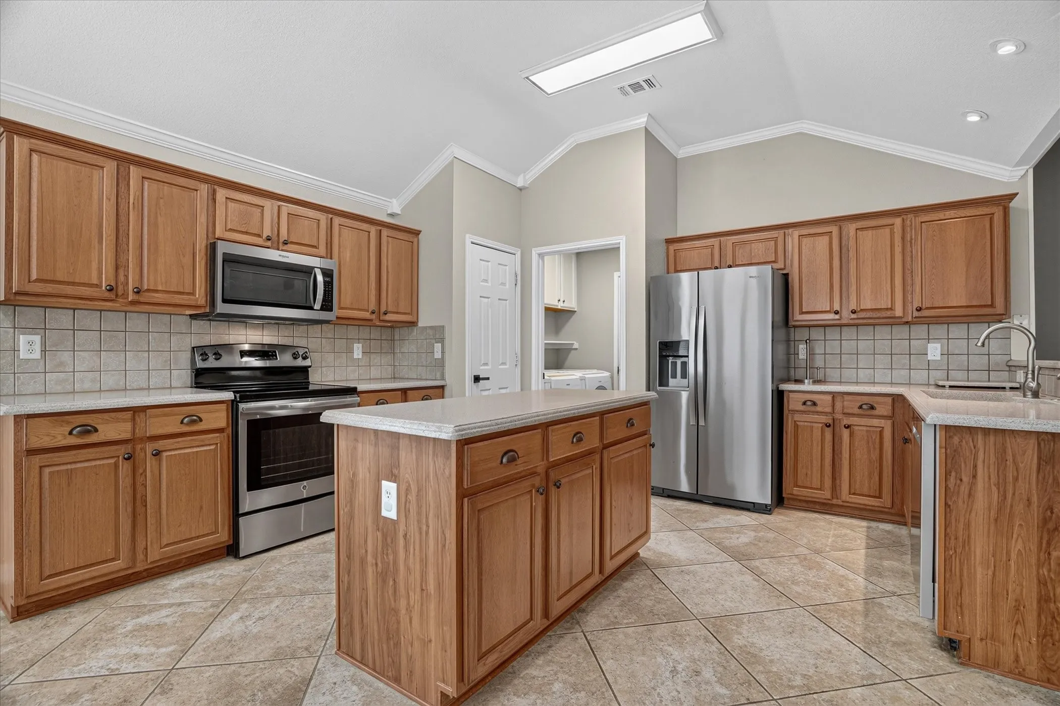Single Family Residence For Sale in Johnson County , 1004 Eden Street, Burleson, Texas 76028, 4 Bedroom, 2 Bathroom, 2 Garage spaces, 2,138 Sqft, built in 2002, mls#21391867, Real Estate Agent in Burleson, Homes For Sale in Johnson county, Homes For Sale in Burleson, Realtor in Burleson Texas, Real Estate Brokerage Independent Realty Texas, Luminita Cordes Realtor