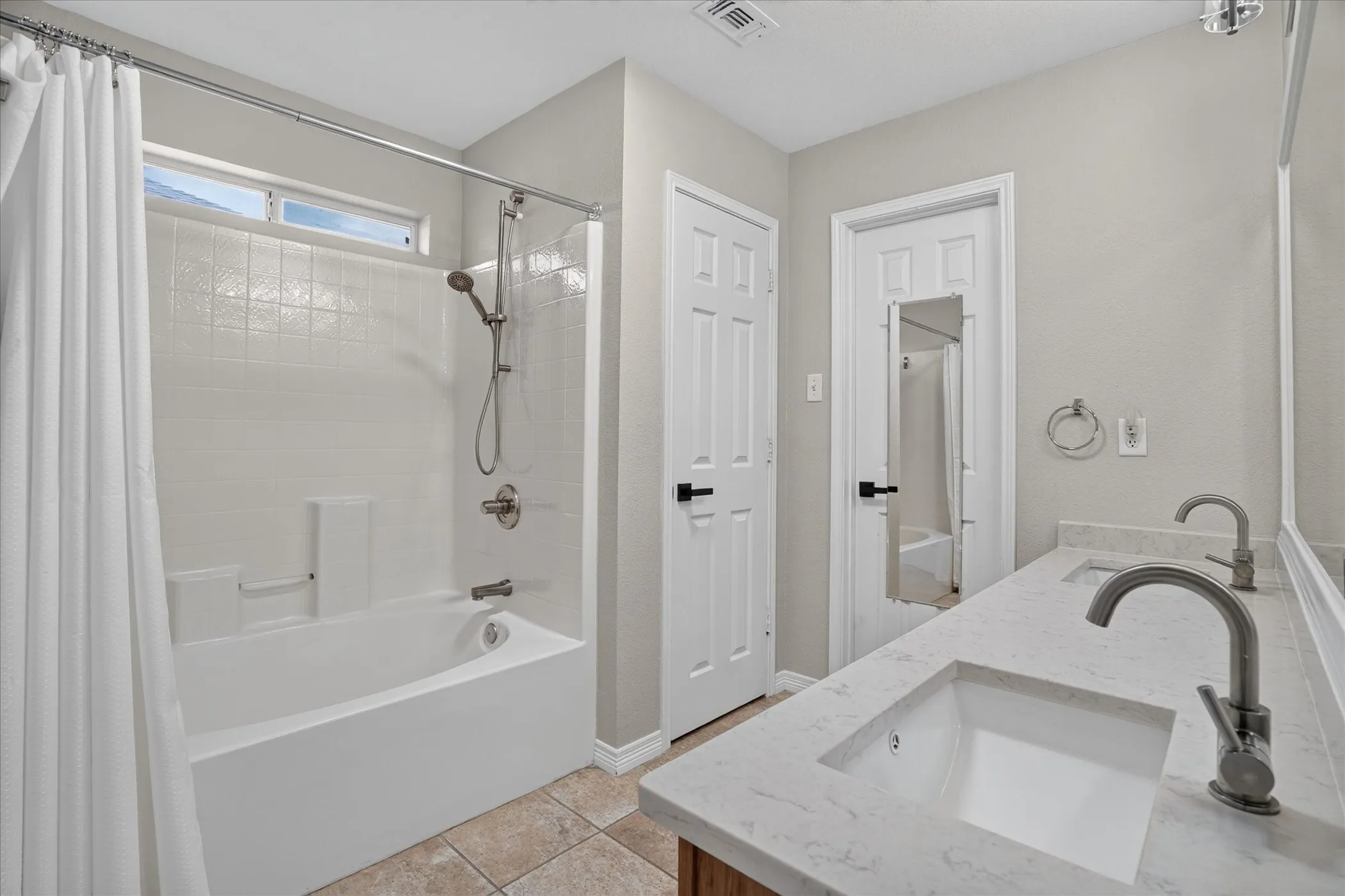 Single Family Residence For Sale in Johnson County , 1004 Eden Street, Burleson, Texas 76028, 4 Bedroom, 2 Bathroom, 2 Garage spaces, 2,138 Sqft, built in 2002, mls#21391867, Real Estate Agent in Burleson, Homes For Sale in Johnson county, Homes For Sale in Burleson, Realtor in Burleson Texas, Real Estate Brokerage Independent Realty Texas, Luminita Cordes Realtor