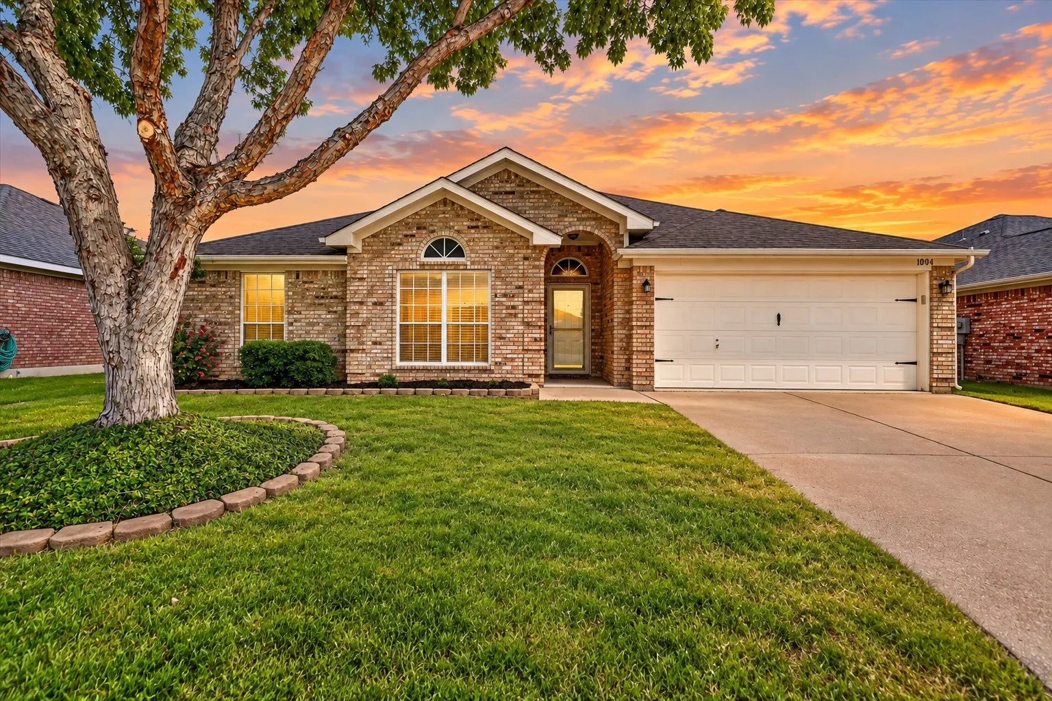 Single Family Residence For Sale in Johnson County , 1004 Eden Street, Burleson, Texas 76028, 4 Bedroom, 2 Bathroom, 2 Garage spaces, 2,138 Sqft, built in 2002, mls#21391867, Real Estate Agent in Burleson, Homes For Sale in Johnson county, Homes For Sale in Burleson, Realtor in Burleson Texas, Real Estate Brokerage Independent Realty Texas, Luminita Cordes Realtor