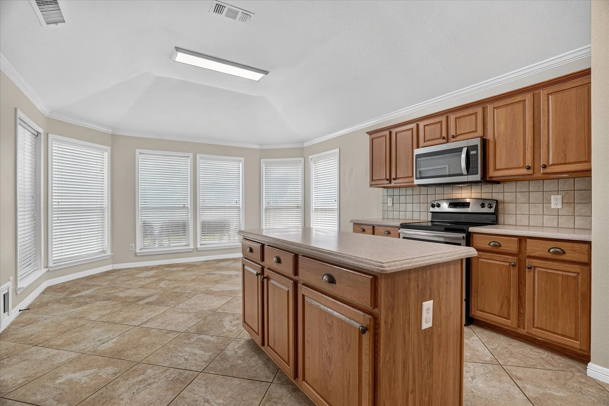 Single Family Residence For Sale in Johnson County , 1004 Eden Street, Burleson, Texas 76028, 4 Bedroom, 2 Bathroom, 2 Garage spaces, 2,138 Sqft, built in 2002, mls#21391867, Real Estate Agent in Burleson, Homes For Sale in Johnson county, Homes For Sale in Burleson, Realtor in Burleson Texas, Real Estate Brokerage Independent Realty Texas, Luminita Cordes Realtor
