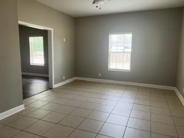 Single Family Residence For Rent in Cooke County , 1333 N Commerce Street, Gainesville, Texas 76240, 3 Bedroom, 3 Bathroom, Garage spaces, 1,368 Sqft, built in 1940, mls#21382753, Real Estate Agent in Gainesville, Homes For Rent in Cooke county, Homes For Rent in Gainesville, Realtor in Gainesville Texas, Real Estate Brokerage Independent Realty Texas, Luminita Cordes Realtor