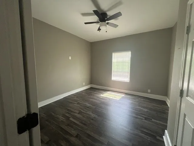 Single Family Residence For Rent in Cooke County , 1333 N Commerce Street, Gainesville, Texas 76240, 3 Bedroom, 3 Bathroom, Garage spaces, 1,368 Sqft, built in 1940, mls#21382753, Real Estate Agent in Gainesville, Homes For Rent in Cooke county, Homes For Rent in Gainesville, Realtor in Gainesville Texas, Real Estate Brokerage Independent Realty Texas, Luminita Cordes Realtor