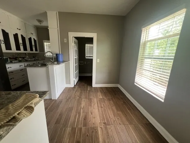 Single Family Residence For Rent in Cooke County , 1333 N Commerce Street, Gainesville, Texas 76240, 3 Bedroom, 3 Bathroom, Garage spaces, 1,368 Sqft, built in 1940, mls#21382753, Real Estate Agent in Gainesville, Homes For Rent in Cooke county, Homes For Rent in Gainesville, Realtor in Gainesville Texas, Real Estate Brokerage Independent Realty Texas, Luminita Cordes Realtor