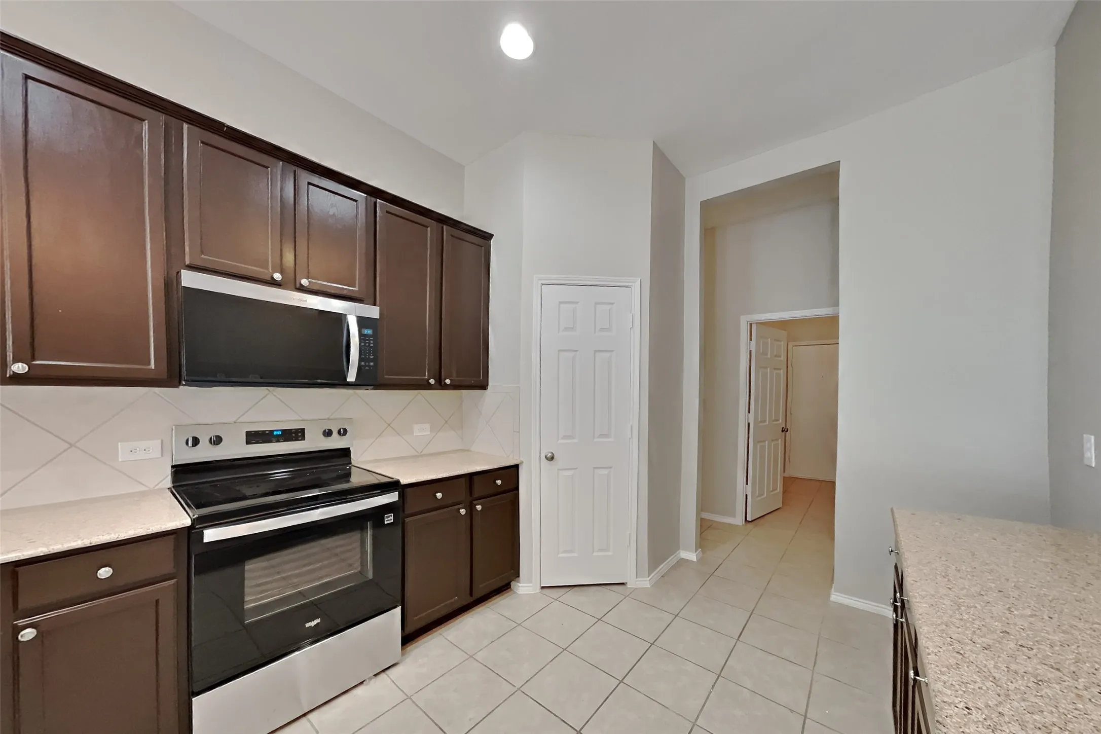Single Family Residence For Rent in Tarrant County , 437 Sandy Creek Drive, Fort Worth, Texas 76131, 3 Bedroom, 2 Bathroom, 2 Garage spaces, 2,022 Sqft, built in 2007, mls#21391880, Real Estate Agent in Fort Worth, Homes For Rent in Tarrant county, Homes For Rent in Fort Worth, Realtor in Fort Worth Texas, Real Estate Brokerage Independent Realty Texas, Luminita Cordes Realtor