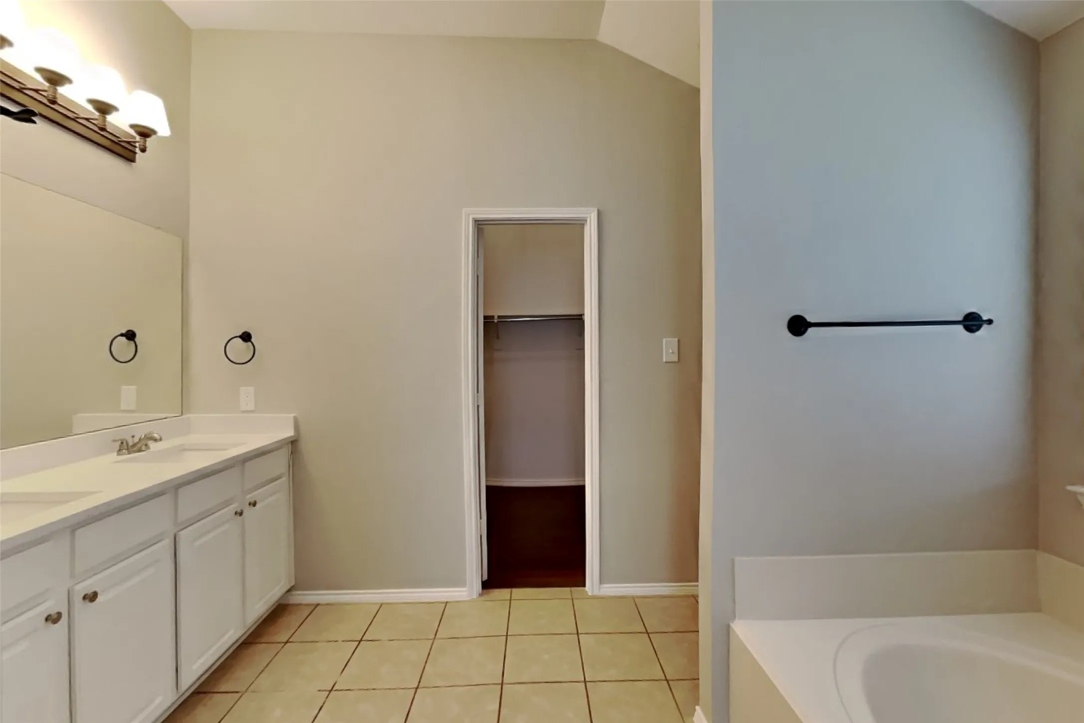 Single Family Residence For Rent in Tarrant County , 437 Sandy Creek Drive, Fort Worth, Texas 76131, 3 Bedroom, 2 Bathroom, 2 Garage spaces, 2,022 Sqft, built in 2007, mls#21391880, Real Estate Agent in Fort Worth, Homes For Rent in Tarrant county, Homes For Rent in Fort Worth, Realtor in Fort Worth Texas, Real Estate Brokerage Independent Realty Texas, Luminita Cordes Realtor
