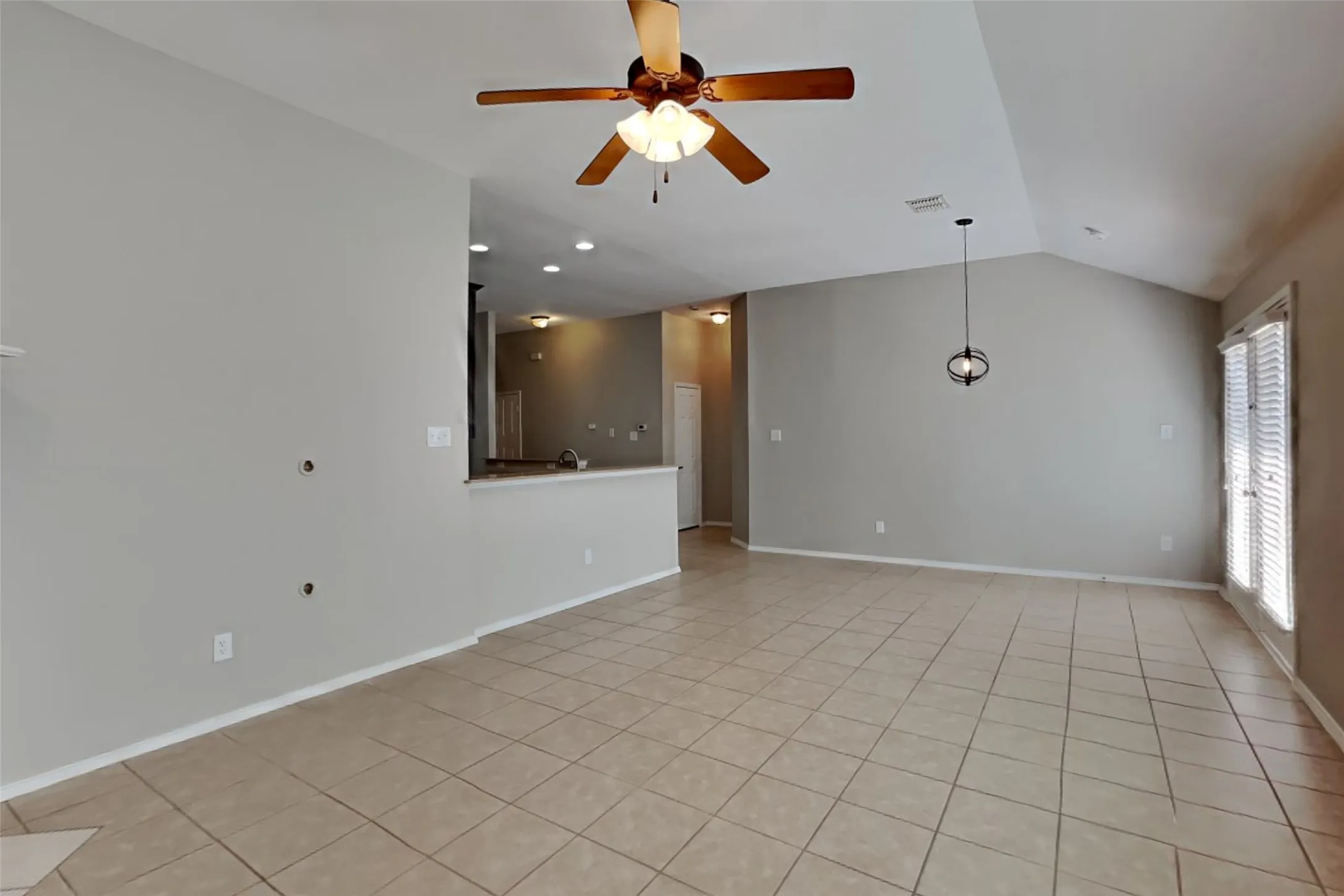 Single Family Residence For Rent in Tarrant County , 437 Sandy Creek Drive, Fort Worth, Texas 76131, 3 Bedroom, 2 Bathroom, 2 Garage spaces, 2,022 Sqft, built in 2007, mls#21391880, Real Estate Agent in Fort Worth, Homes For Rent in Tarrant county, Homes For Rent in Fort Worth, Realtor in Fort Worth Texas, Real Estate Brokerage Independent Realty Texas, Luminita Cordes Realtor