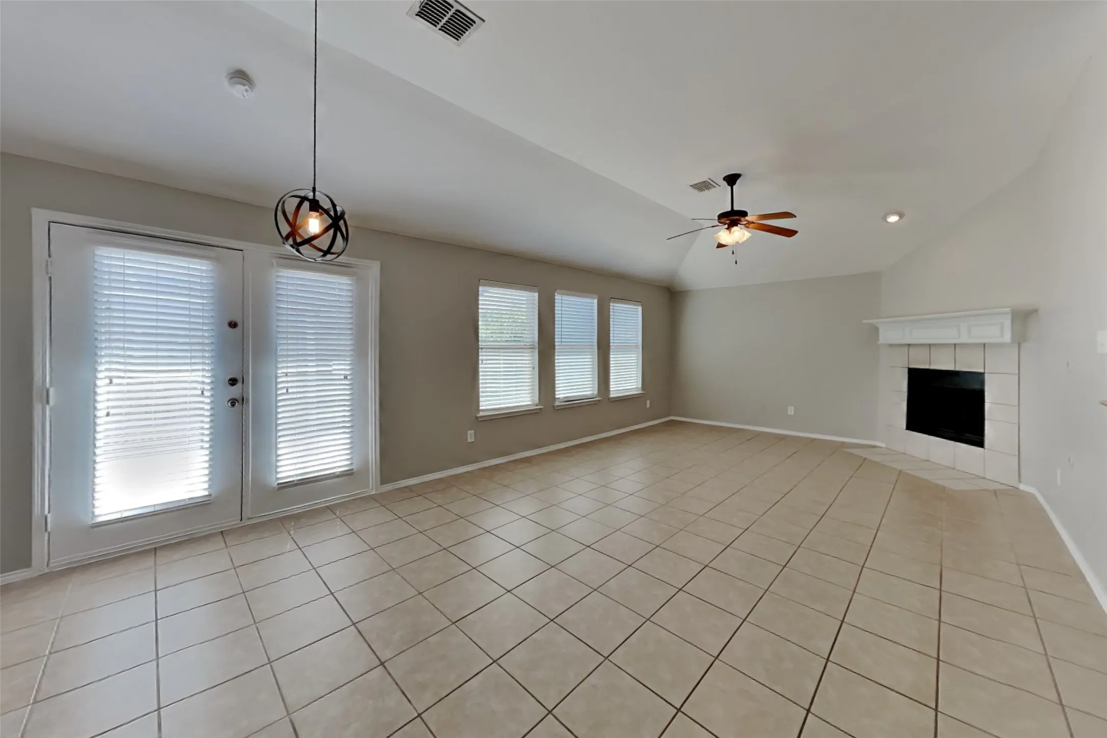 Single Family Residence For Rent in Tarrant County , 437 Sandy Creek Drive, Fort Worth, Texas 76131, 3 Bedroom, 2 Bathroom, 2 Garage spaces, 2,022 Sqft, built in 2007, mls#21391880, Real Estate Agent in Fort Worth, Homes For Rent in Tarrant county, Homes For Rent in Fort Worth, Realtor in Fort Worth Texas, Real Estate Brokerage Independent Realty Texas, Luminita Cordes Realtor