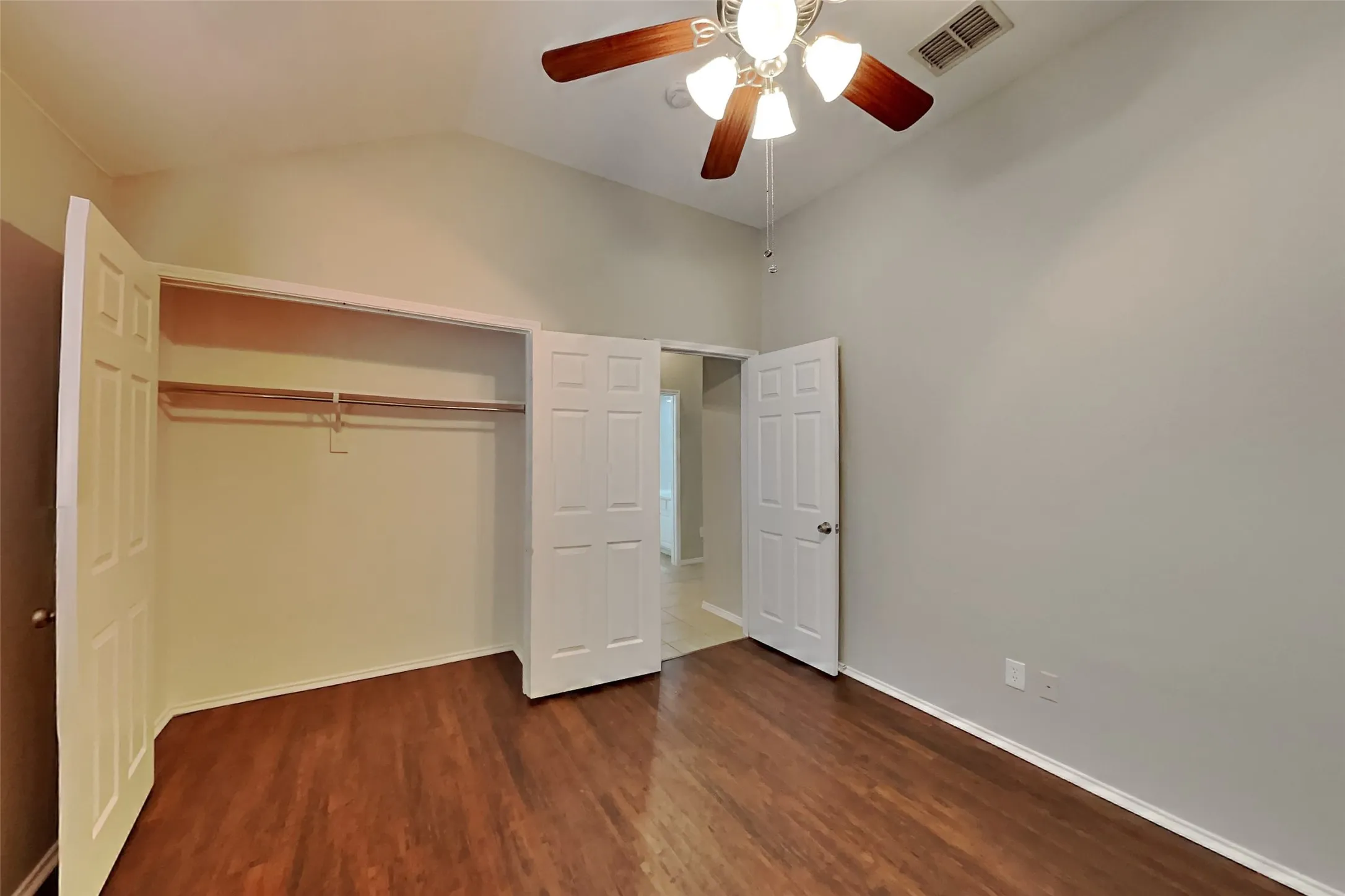 Single Family Residence For Rent in Tarrant County , 437 Sandy Creek Drive, Fort Worth, Texas 76131, 3 Bedroom, 2 Bathroom, 2 Garage spaces, 2,022 Sqft, built in 2007, mls#21391880, Real Estate Agent in Fort Worth, Homes For Rent in Tarrant county, Homes For Rent in Fort Worth, Realtor in Fort Worth Texas, Real Estate Brokerage Independent Realty Texas, Luminita Cordes Realtor