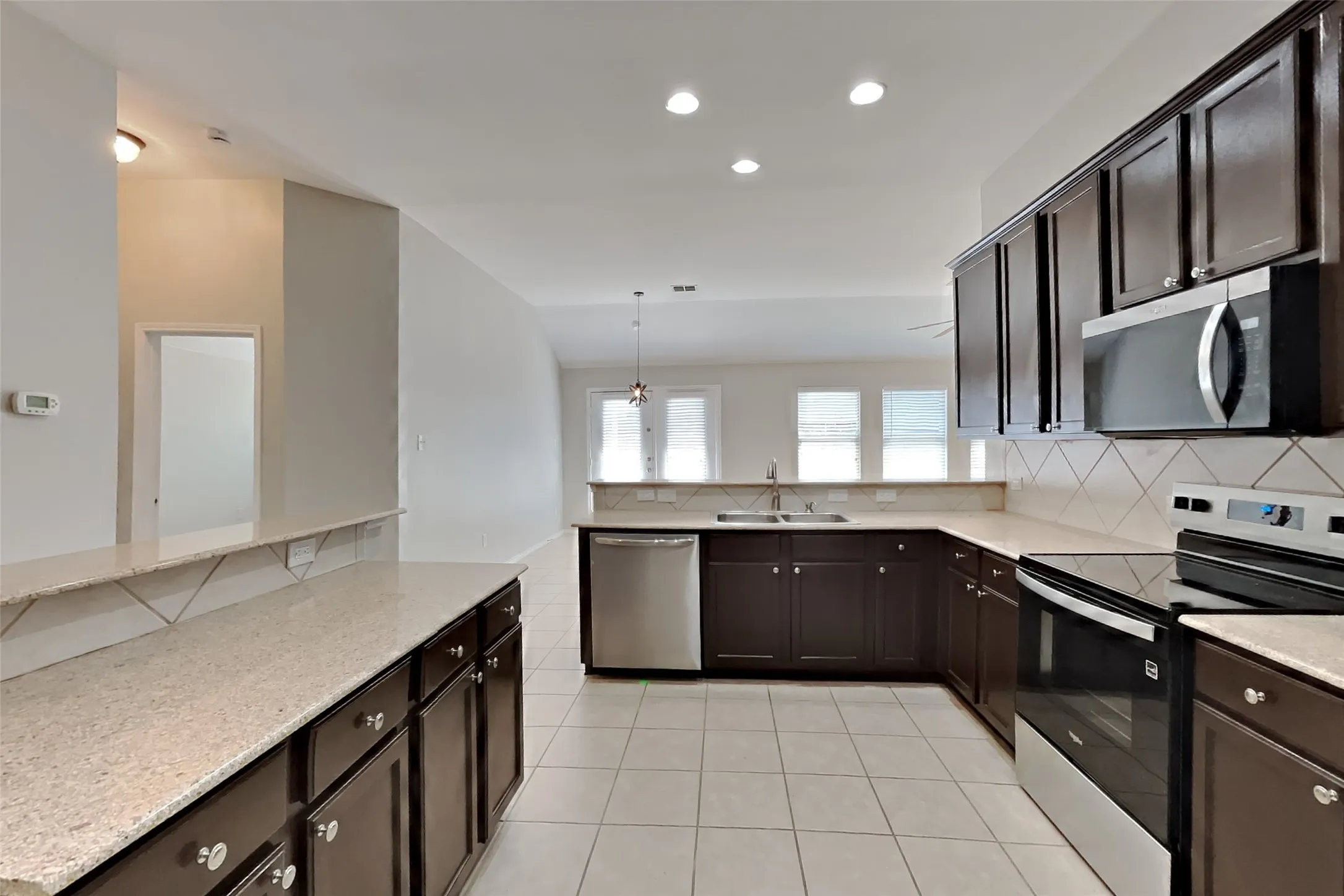 Single Family Residence For Rent in Tarrant County , 437 Sandy Creek Drive, Fort Worth, Texas 76131, 3 Bedroom, 2 Bathroom, 2 Garage spaces, 2,022 Sqft, built in 2007, mls#21391880, Real Estate Agent in Fort Worth, Homes For Rent in Tarrant county, Homes For Rent in Fort Worth, Realtor in Fort Worth Texas, Real Estate Brokerage Independent Realty Texas, Luminita Cordes Realtor