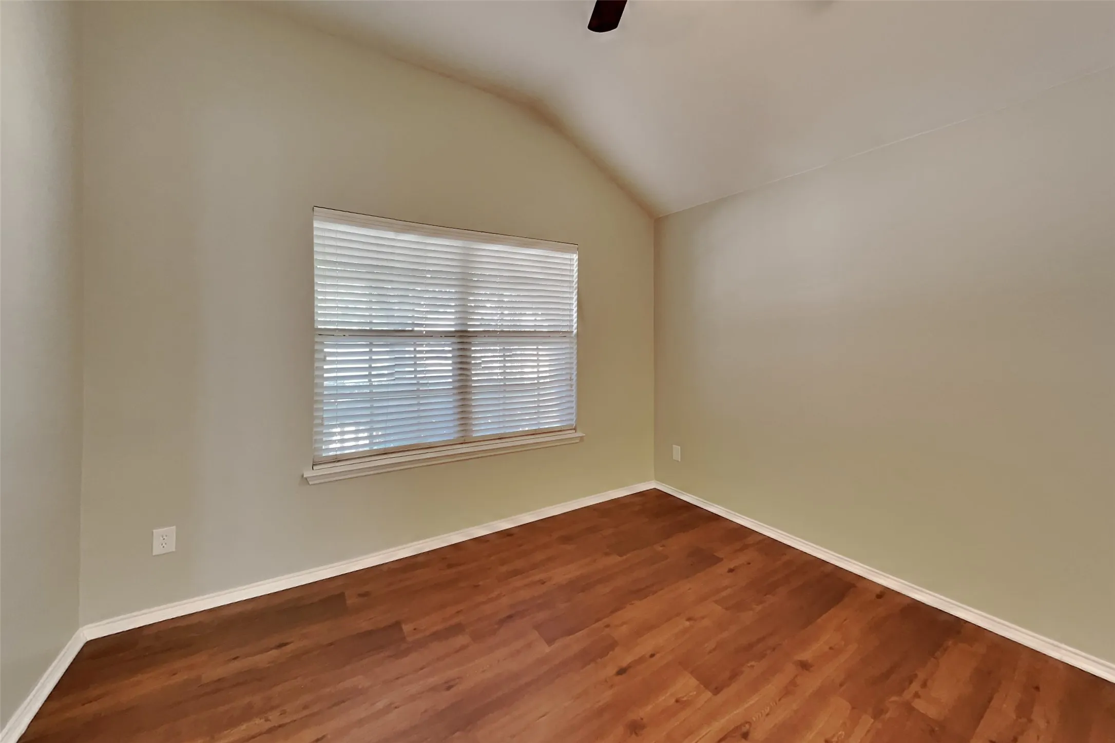Single Family Residence For Rent in Tarrant County , 437 Sandy Creek Drive, Fort Worth, Texas 76131, 3 Bedroom, 2 Bathroom, 2 Garage spaces, 2,022 Sqft, built in 2007, mls#21391880, Real Estate Agent in Fort Worth, Homes For Rent in Tarrant county, Homes For Rent in Fort Worth, Realtor in Fort Worth Texas, Real Estate Brokerage Independent Realty Texas, Luminita Cordes Realtor