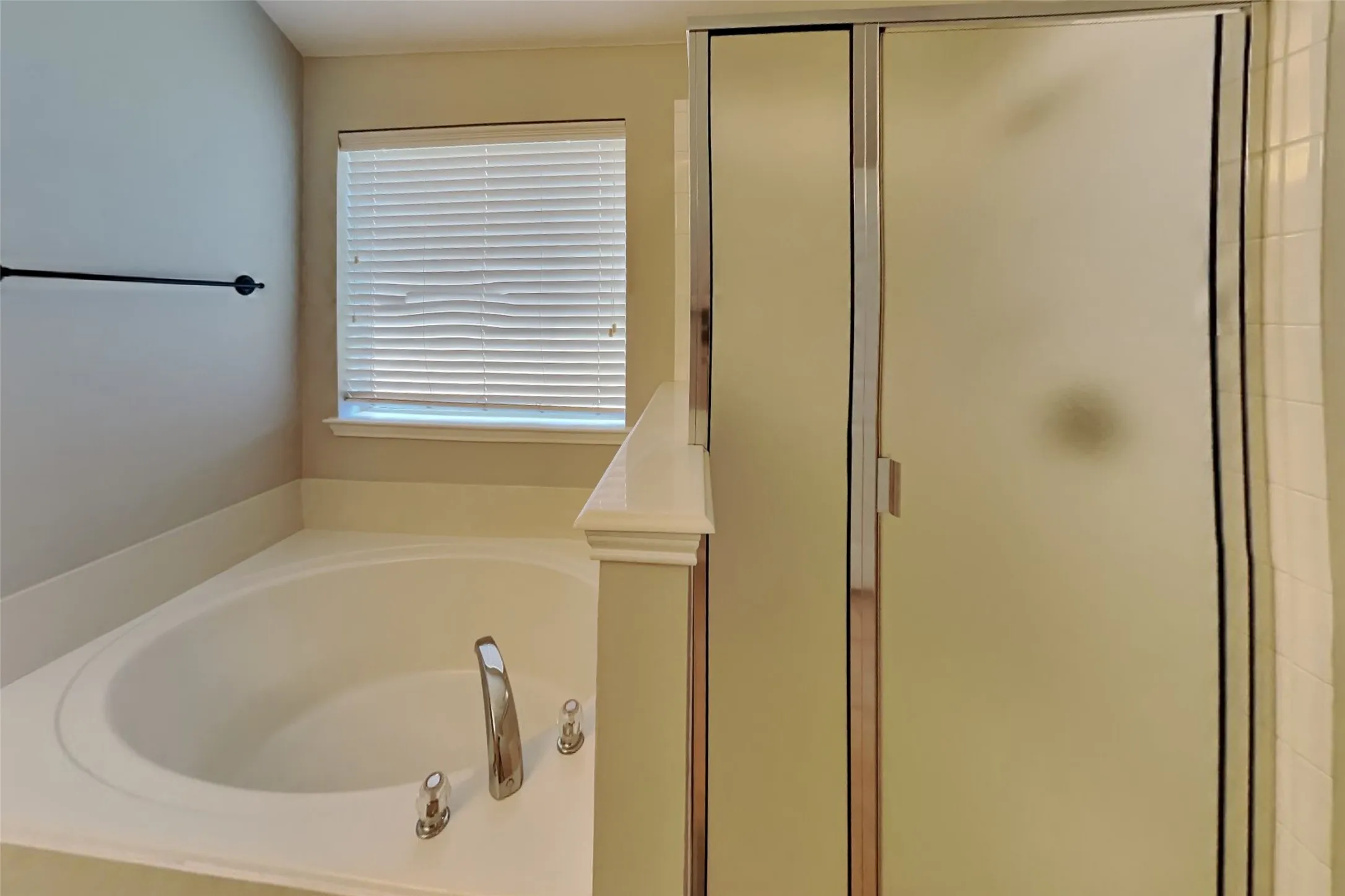 Single Family Residence For Rent in Tarrant County , 437 Sandy Creek Drive, Fort Worth, Texas 76131, 3 Bedroom, 2 Bathroom, 2 Garage spaces, 2,022 Sqft, built in 2007, mls#21391880, Real Estate Agent in Fort Worth, Homes For Rent in Tarrant county, Homes For Rent in Fort Worth, Realtor in Fort Worth Texas, Real Estate Brokerage Independent Realty Texas, Luminita Cordes Realtor