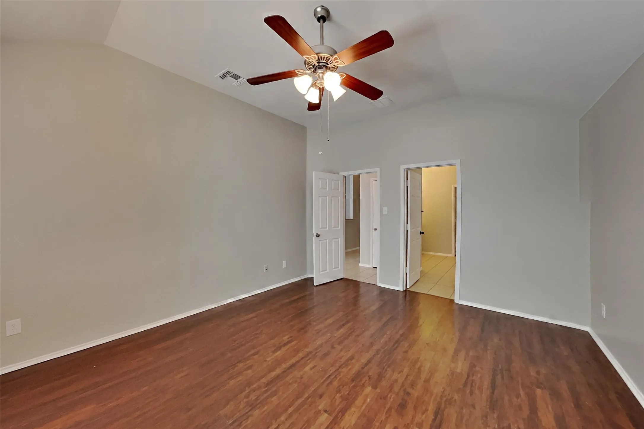 Single Family Residence For Rent in Tarrant County , 437 Sandy Creek Drive, Fort Worth, Texas 76131, 3 Bedroom, 2 Bathroom, 2 Garage spaces, 2,022 Sqft, built in 2007, mls#21391880, Real Estate Agent in Fort Worth, Homes For Rent in Tarrant county, Homes For Rent in Fort Worth, Realtor in Fort Worth Texas, Real Estate Brokerage Independent Realty Texas, Luminita Cordes Realtor