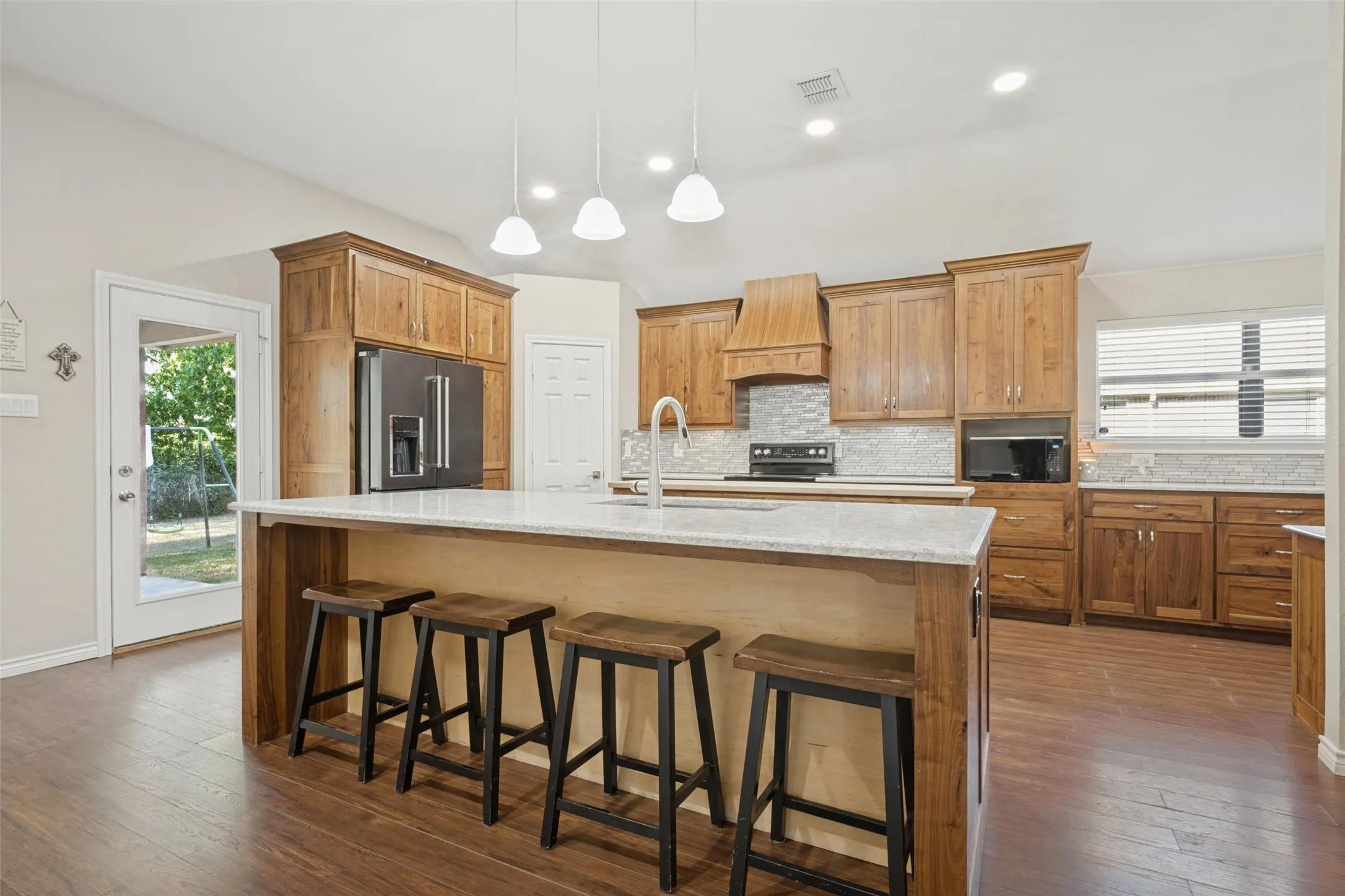 Single Family Residence For Sale in Denton County , 217 Southpeak Lane, Ponder, Texas 76259, 4 Bedroom, 2 Bathroom, 2 Garage spaces, 1,862 Sqft, built in 2006, mls#21391816, Real Estate Agent in Ponder, Homes For Sale in Denton county, Homes For Sale in Ponder, Realtor in Ponder Texas, Real Estate Brokerage Independent Realty Texas, Luminita Cordes Realtor