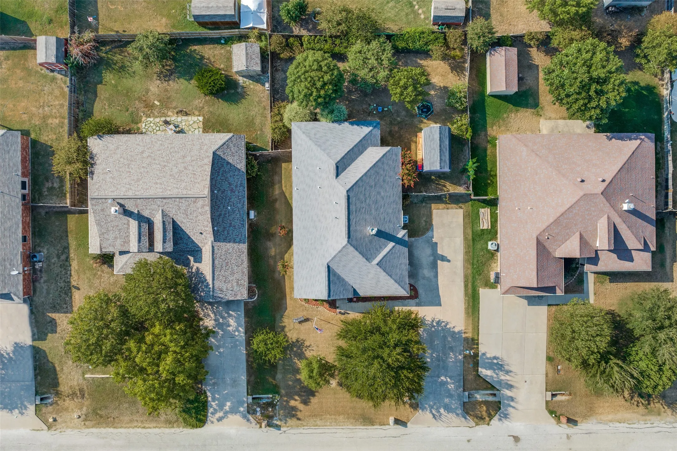 Single Family Residence For Sale in Denton County , 217 Southpeak Lane, Ponder, Texas 76259, 4 Bedroom, 2 Bathroom, 2 Garage spaces, 1,862 Sqft, built in 2006, mls#21391816, Real Estate Agent in Ponder, Homes For Sale in Denton county, Homes For Sale in Ponder, Realtor in Ponder Texas, Real Estate Brokerage Independent Realty Texas, Luminita Cordes Realtor