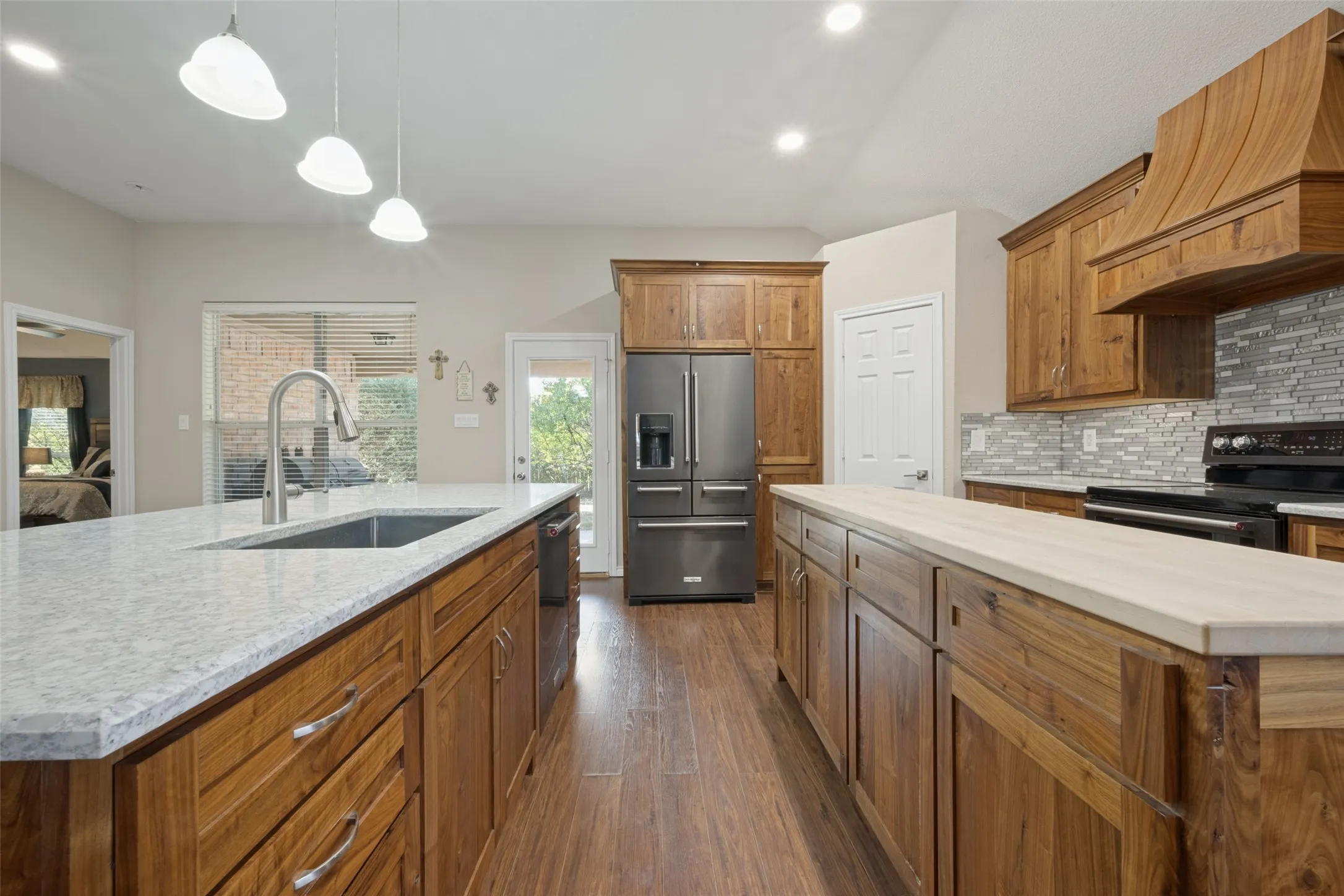 Single Family Residence For Sale in Denton County , 217 Southpeak Lane, Ponder, Texas 76259, 4 Bedroom, 2 Bathroom, 2 Garage spaces, 1,862 Sqft, built in 2006, mls#21391816, Real Estate Agent in Ponder, Homes For Sale in Denton county, Homes For Sale in Ponder, Realtor in Ponder Texas, Real Estate Brokerage Independent Realty Texas, Luminita Cordes Realtor