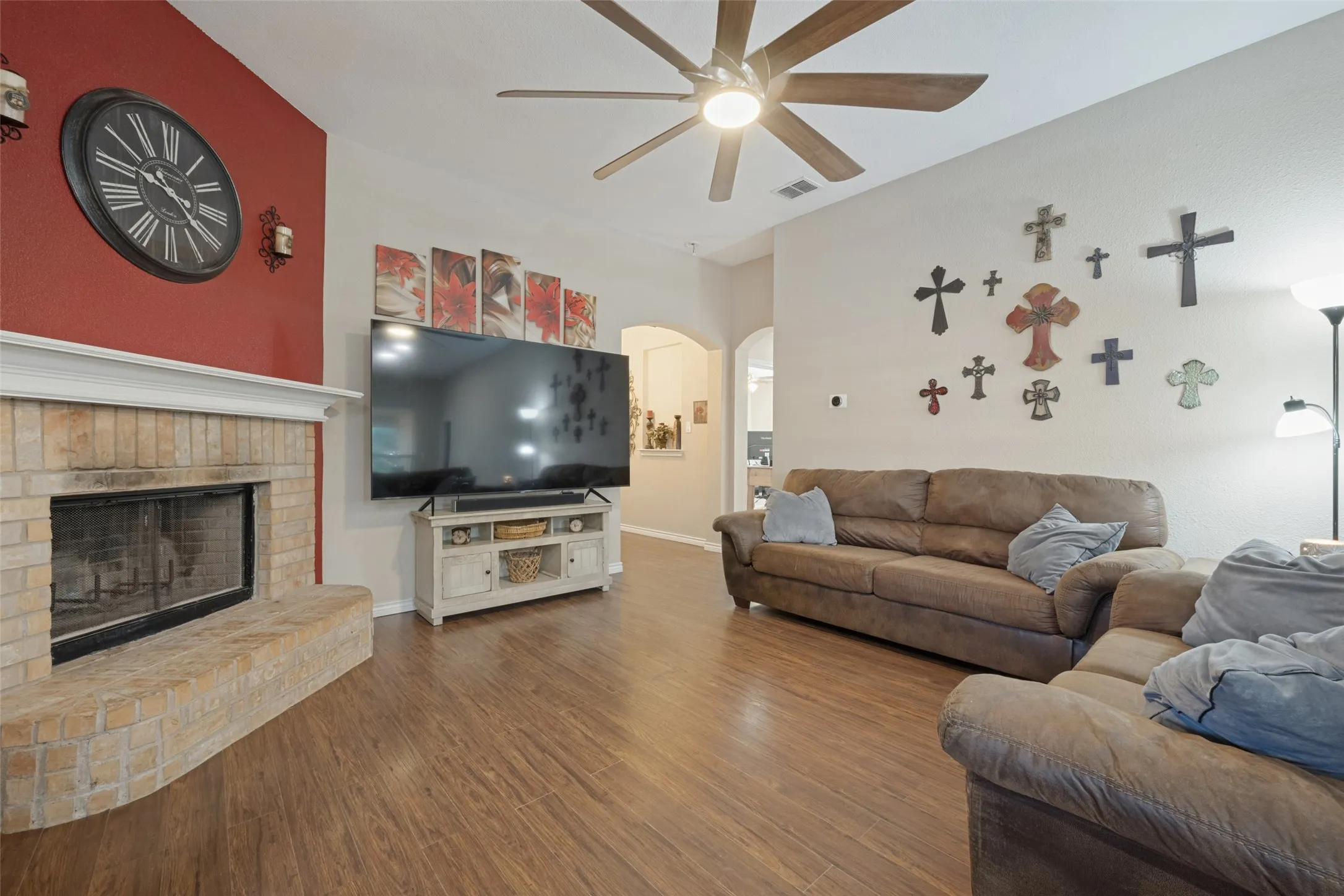 Single Family Residence For Sale in Denton County , 217 Southpeak Lane, Ponder, Texas 76259, 4 Bedroom, 2 Bathroom, 2 Garage spaces, 1,862 Sqft, built in 2006, mls#21391816, Real Estate Agent in Ponder, Homes For Sale in Denton county, Homes For Sale in Ponder, Realtor in Ponder Texas, Real Estate Brokerage Independent Realty Texas, Luminita Cordes Realtor