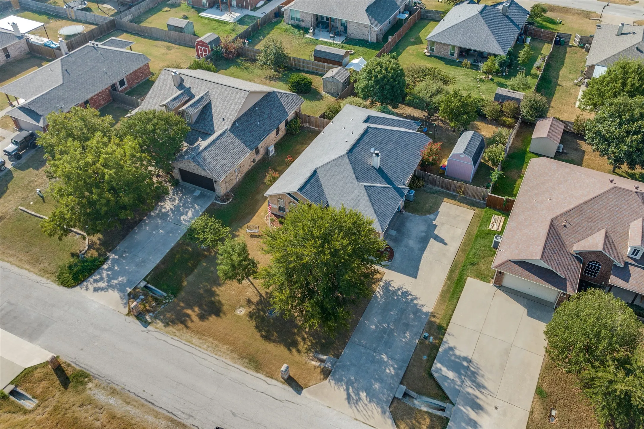 Single Family Residence For Sale in Denton County , 217 Southpeak Lane, Ponder, Texas 76259, 4 Bedroom, 2 Bathroom, 2 Garage spaces, 1,862 Sqft, built in 2006, mls#21391816, Real Estate Agent in Ponder, Homes For Sale in Denton county, Homes For Sale in Ponder, Realtor in Ponder Texas, Real Estate Brokerage Independent Realty Texas, Luminita Cordes Realtor