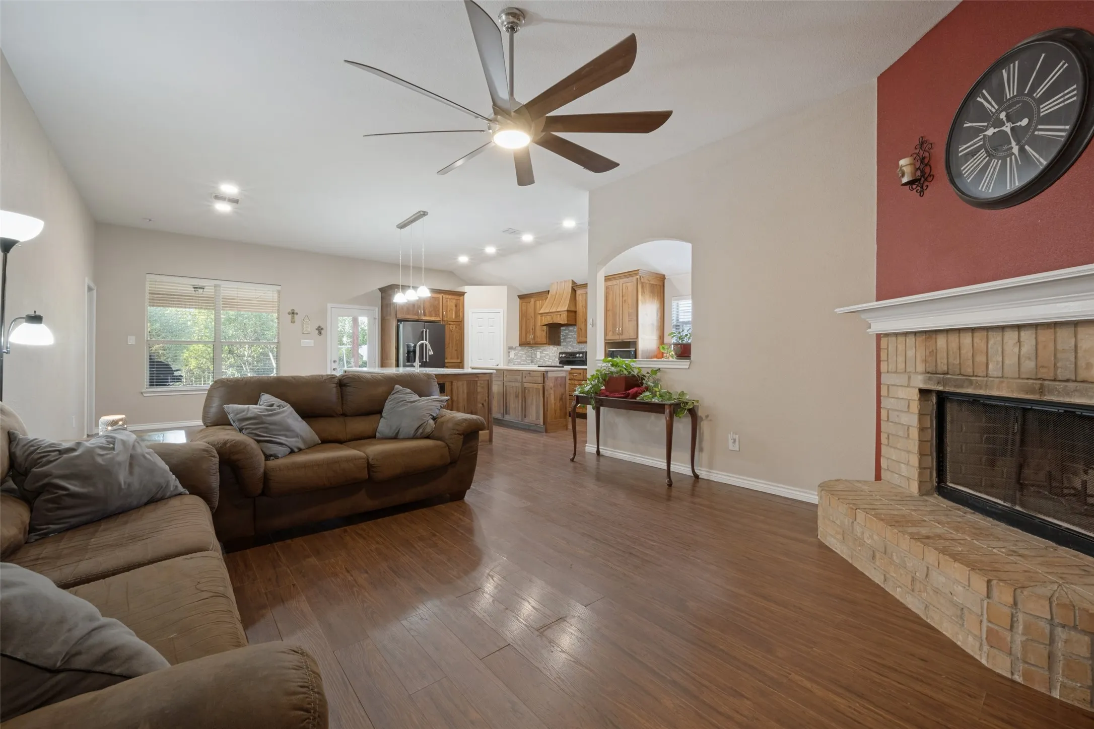 Single Family Residence For Sale in Denton County , 217 Southpeak Lane, Ponder, Texas 76259, 4 Bedroom, 2 Bathroom, 2 Garage spaces, 1,862 Sqft, built in 2006, mls#21391816, Real Estate Agent in Ponder, Homes For Sale in Denton county, Homes For Sale in Ponder, Realtor in Ponder Texas, Real Estate Brokerage Independent Realty Texas, Luminita Cordes Realtor