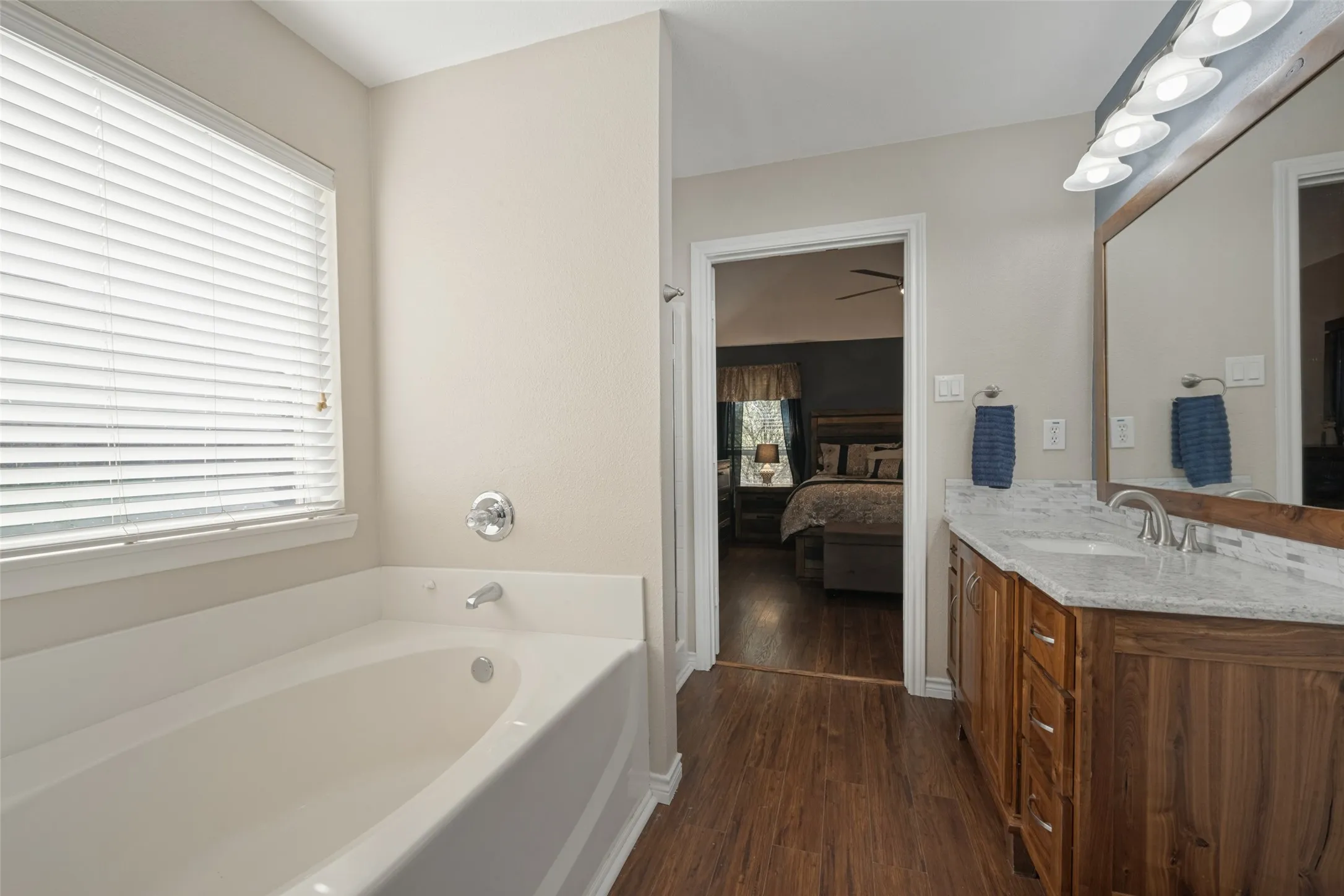 Single Family Residence For Sale in Denton County , 217 Southpeak Lane, Ponder, Texas 76259, 4 Bedroom, 2 Bathroom, 2 Garage spaces, 1,862 Sqft, built in 2006, mls#21391816, Real Estate Agent in Ponder, Homes For Sale in Denton county, Homes For Sale in Ponder, Realtor in Ponder Texas, Real Estate Brokerage Independent Realty Texas, Luminita Cordes Realtor