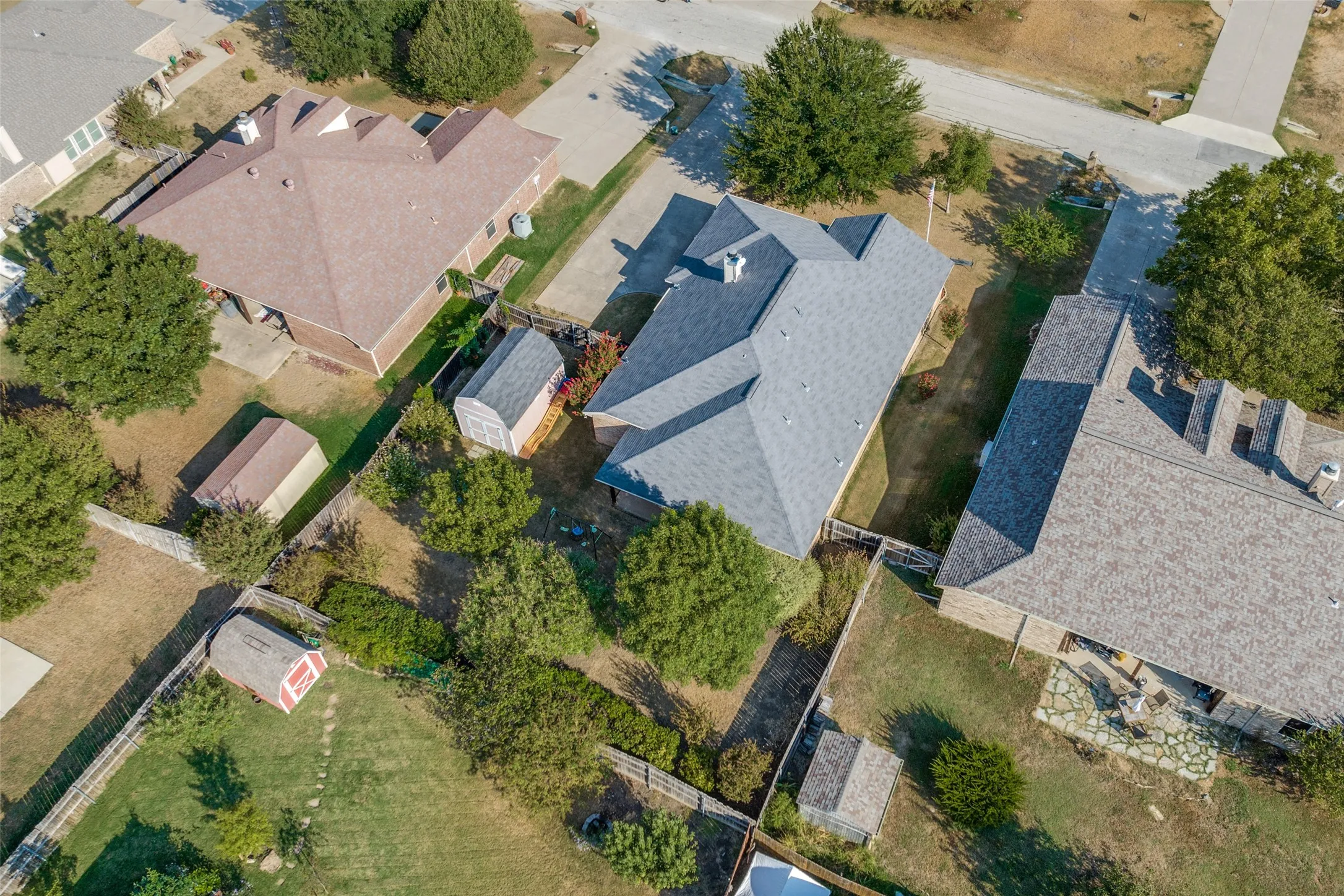 Single Family Residence For Sale in Denton County , 217 Southpeak Lane, Ponder, Texas 76259, 4 Bedroom, 2 Bathroom, 2 Garage spaces, 1,862 Sqft, built in 2006, mls#21391816, Real Estate Agent in Ponder, Homes For Sale in Denton county, Homes For Sale in Ponder, Realtor in Ponder Texas, Real Estate Brokerage Independent Realty Texas, Luminita Cordes Realtor