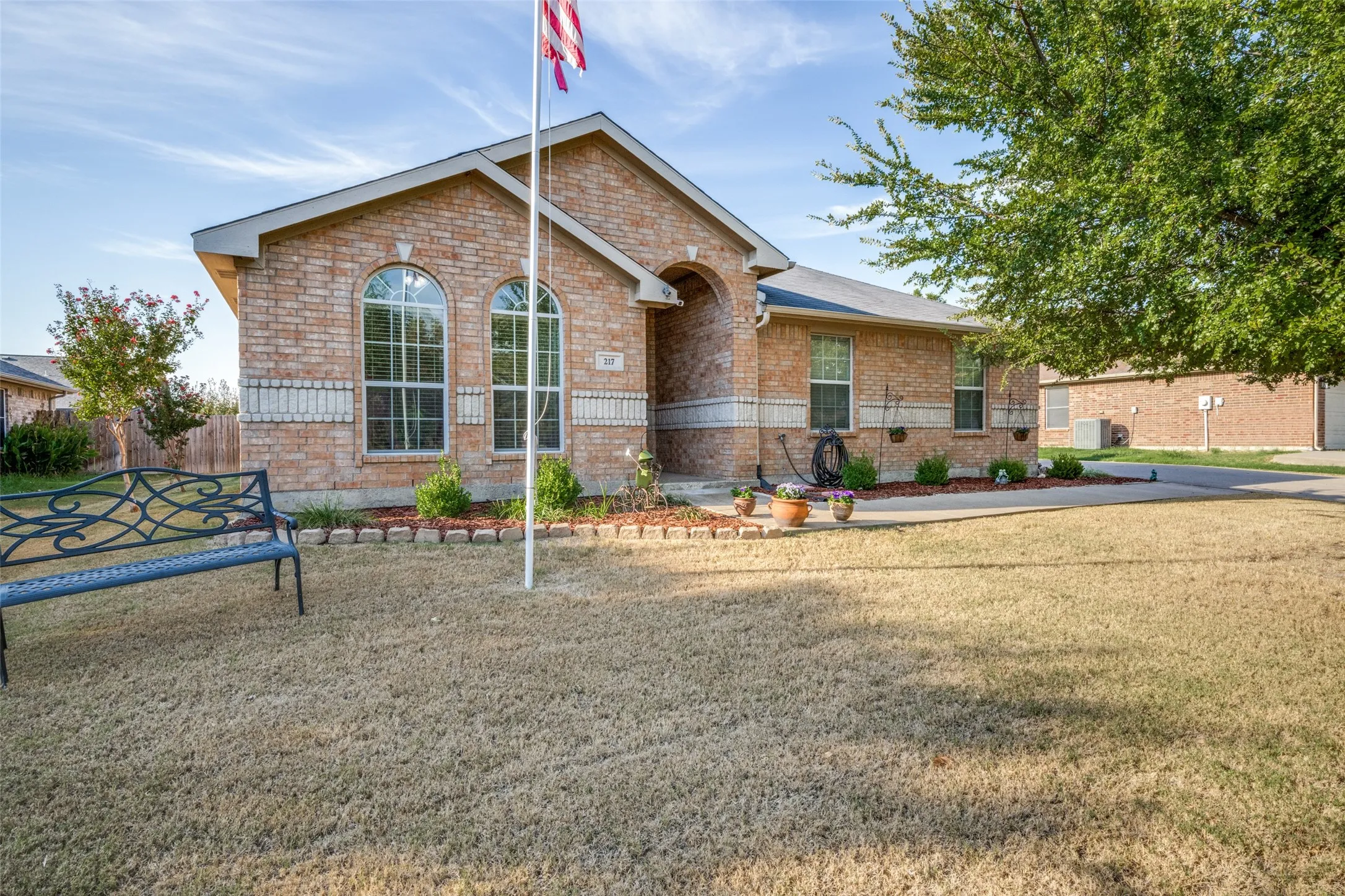 Single Family Residence For Sale in Denton County , 217 Southpeak Lane, Ponder, Texas 76259, 4 Bedroom, 2 Bathroom, 2 Garage spaces, 1,862 Sqft, built in 2006, mls#21391816, Real Estate Agent in Ponder, Homes For Sale in Denton county, Homes For Sale in Ponder, Realtor in Ponder Texas, Real Estate Brokerage Independent Realty Texas, Luminita Cordes Realtor