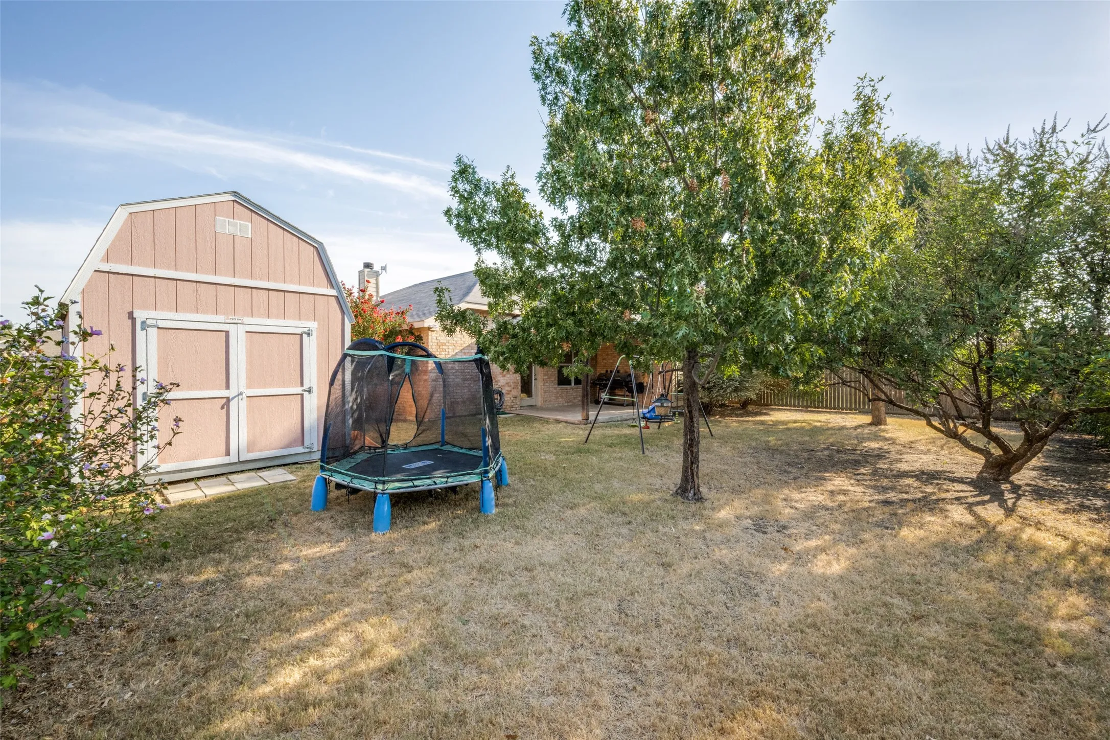 Single Family Residence For Sale in Denton County , 217 Southpeak Lane, Ponder, Texas 76259, 4 Bedroom, 2 Bathroom, 2 Garage spaces, 1,862 Sqft, built in 2006, mls#21391816, Real Estate Agent in Ponder, Homes For Sale in Denton county, Homes For Sale in Ponder, Realtor in Ponder Texas, Real Estate Brokerage Independent Realty Texas, Luminita Cordes Realtor