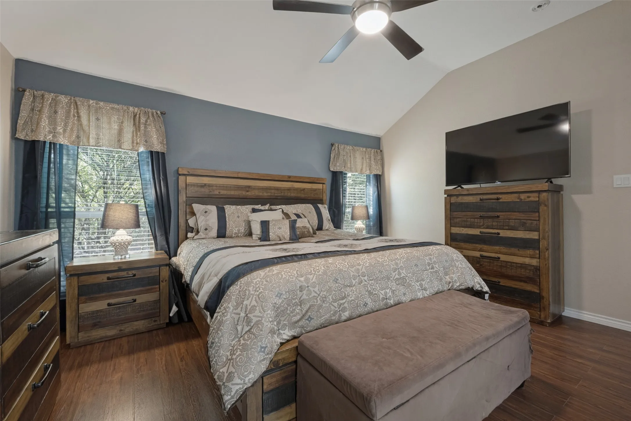 Single Family Residence For Sale in Denton County , 217 Southpeak Lane, Ponder, Texas 76259, 4 Bedroom, 2 Bathroom, 2 Garage spaces, 1,862 Sqft, built in 2006, mls#21391816, Real Estate Agent in Ponder, Homes For Sale in Denton county, Homes For Sale in Ponder, Realtor in Ponder Texas, Real Estate Brokerage Independent Realty Texas, Luminita Cordes Realtor
