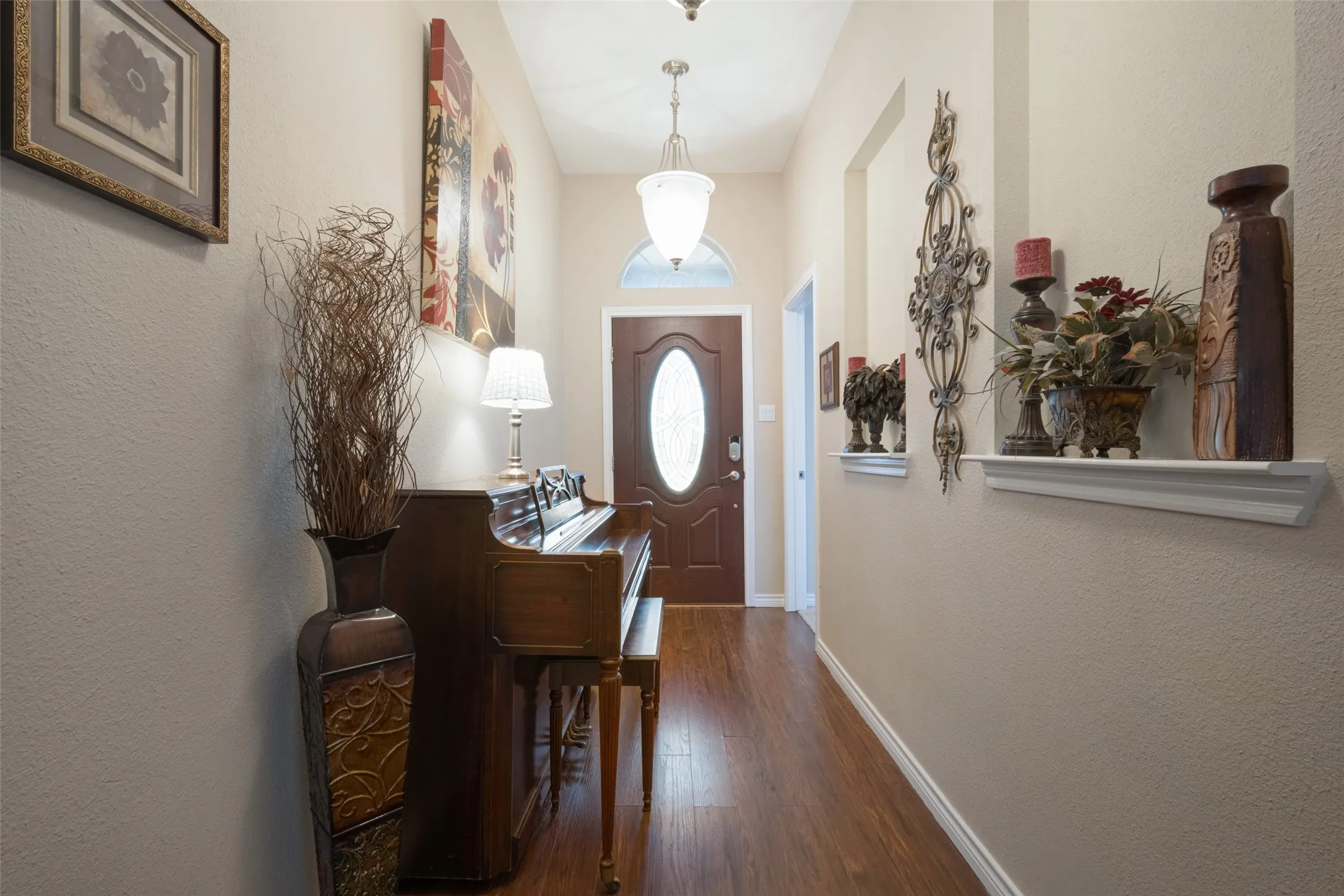 Single Family Residence For Sale in Denton County , 217 Southpeak Lane, Ponder, Texas 76259, 4 Bedroom, 2 Bathroom, 2 Garage spaces, 1,862 Sqft, built in 2006, mls#21391816, Real Estate Agent in Ponder, Homes For Sale in Denton county, Homes For Sale in Ponder, Realtor in Ponder Texas, Real Estate Brokerage Independent Realty Texas, Luminita Cordes Realtor