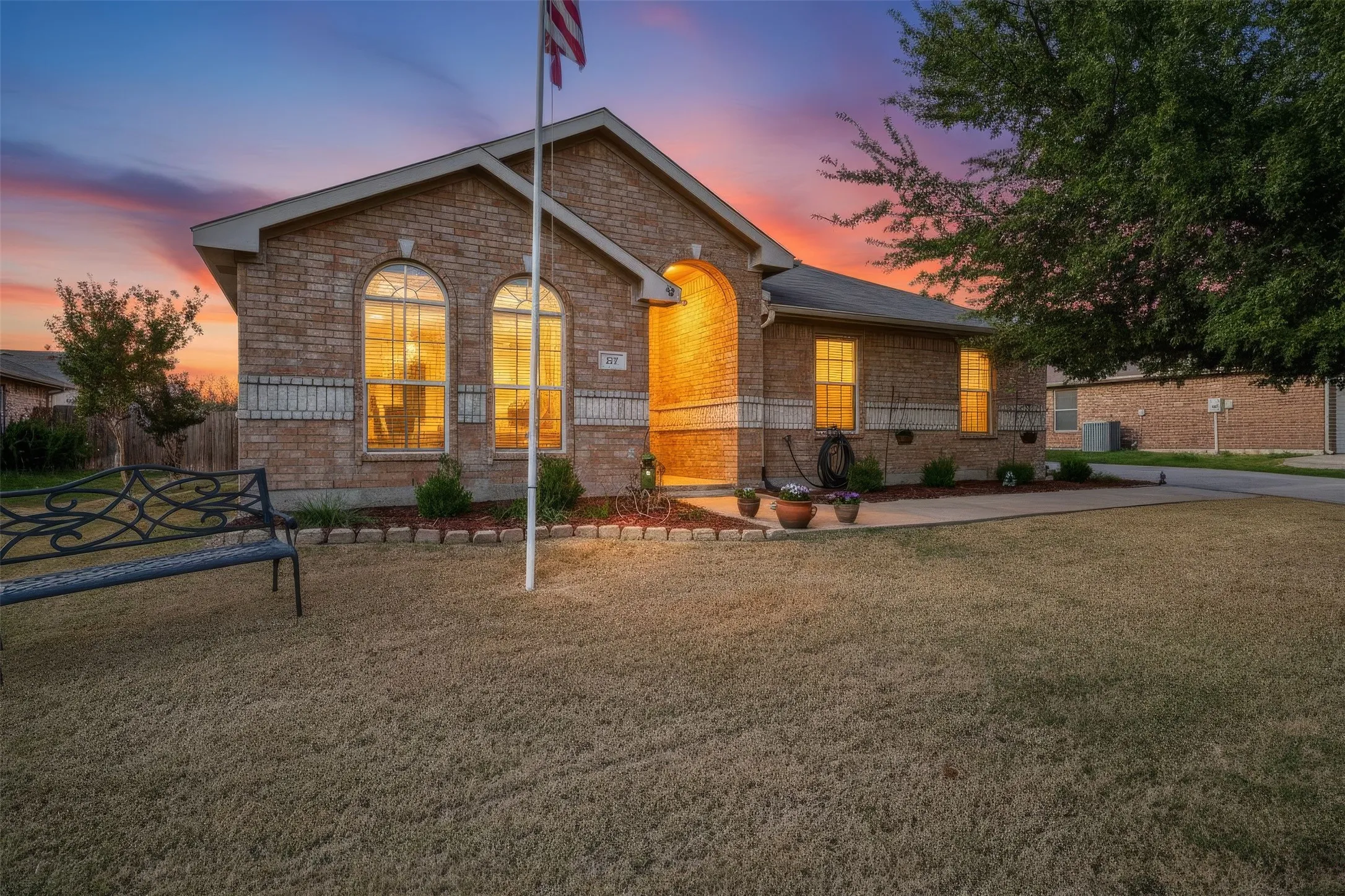 Single Family Residence For Sale in Denton County , 217 Southpeak Lane, Ponder, Texas 76259, 4 Bedroom, 2 Bathroom, 2 Garage spaces, 1,862 Sqft, built in 2006, mls#21391816, Real Estate Agent in Ponder, Homes For Sale in Denton county, Homes For Sale in Ponder, Realtor in Ponder Texas, Real Estate Brokerage Independent Realty Texas, Luminita Cordes Realtor
