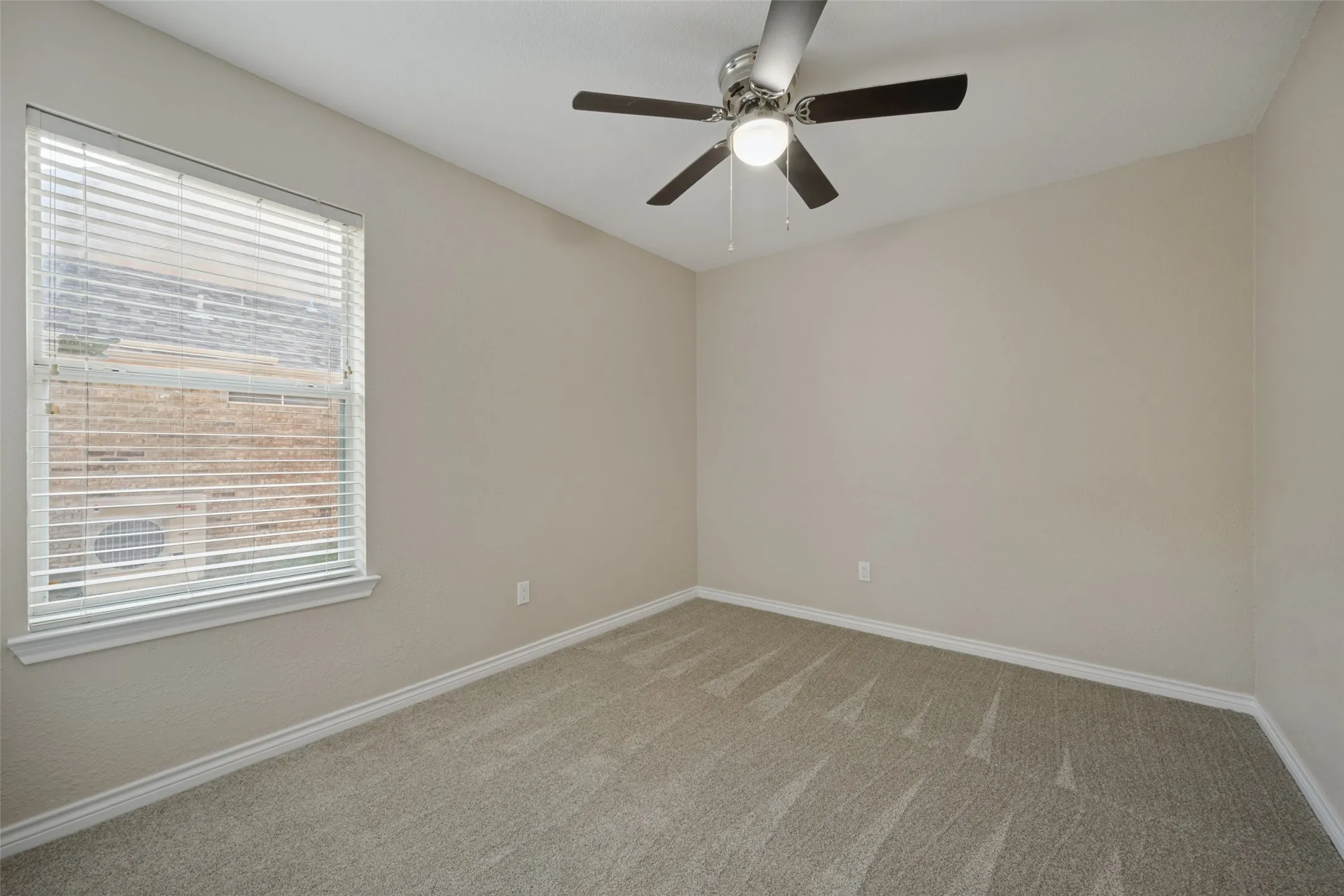 Single Family Residence For Sale in Denton County , 217 Southpeak Lane, Ponder, Texas 76259, 4 Bedroom, 2 Bathroom, 2 Garage spaces, 1,862 Sqft, built in 2006, mls#21391816, Real Estate Agent in Ponder, Homes For Sale in Denton county, Homes For Sale in Ponder, Realtor in Ponder Texas, Real Estate Brokerage Independent Realty Texas, Luminita Cordes Realtor