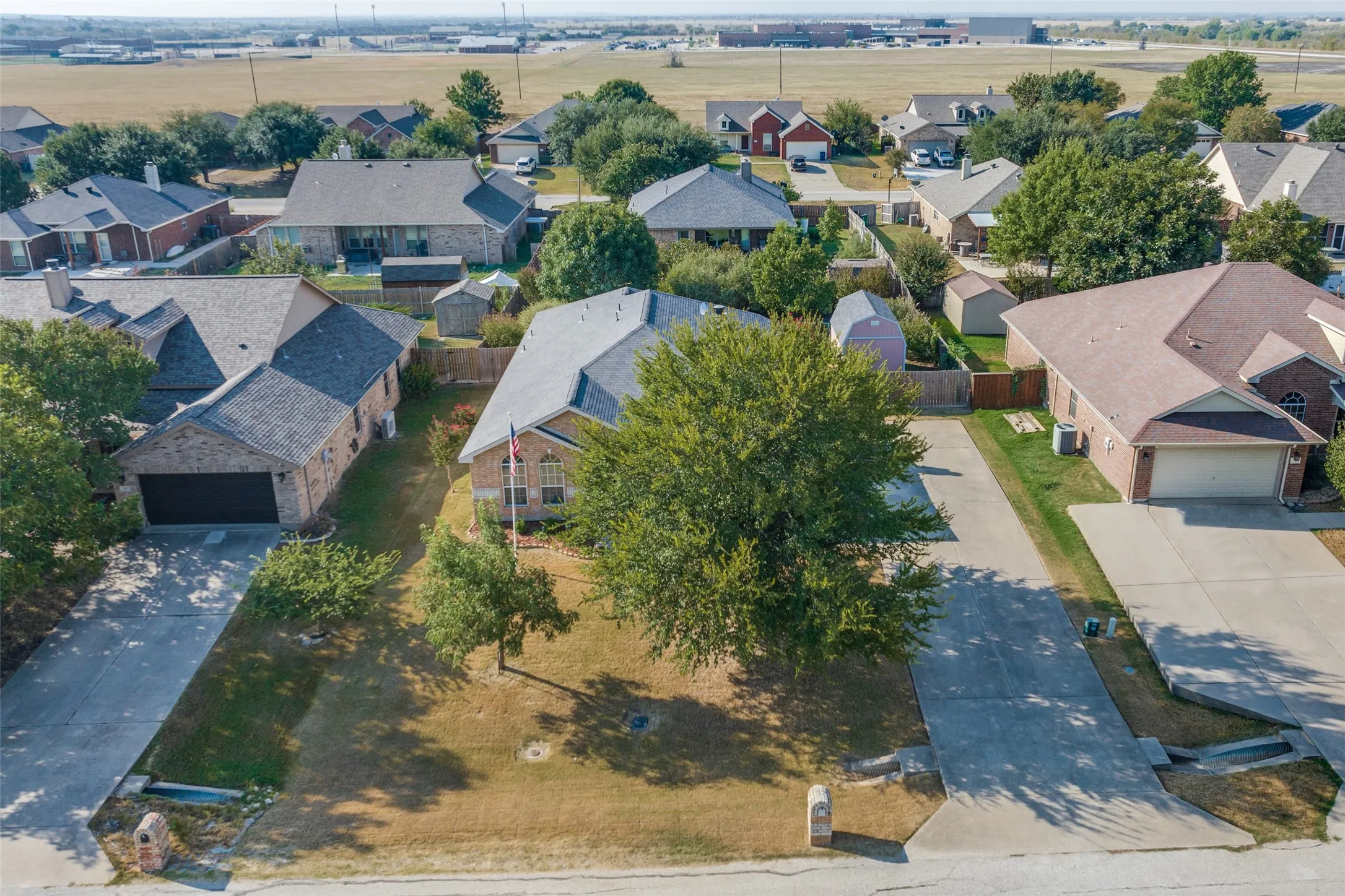 Single Family Residence For Sale in Denton County , 217 Southpeak Lane, Ponder, Texas 76259, 4 Bedroom, 2 Bathroom, 2 Garage spaces, 1,862 Sqft, built in 2006, mls#21391816, Real Estate Agent in Ponder, Homes For Sale in Denton county, Homes For Sale in Ponder, Realtor in Ponder Texas, Real Estate Brokerage Independent Realty Texas, Luminita Cordes Realtor