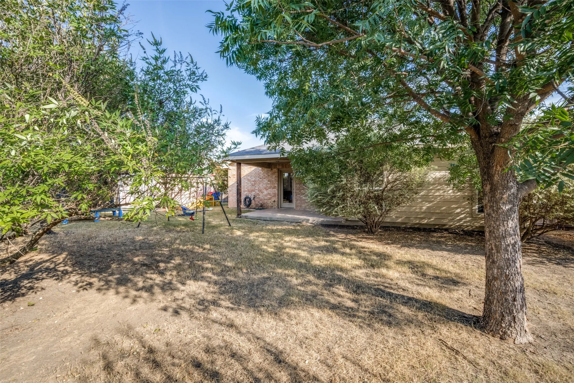 Single Family Residence For Sale in Denton County , 217 Southpeak Lane, Ponder, Texas 76259, 4 Bedroom, 2 Bathroom, 2 Garage spaces, 1,862 Sqft, built in 2006, mls#21391816, Real Estate Agent in Ponder, Homes For Sale in Denton county, Homes For Sale in Ponder, Realtor in Ponder Texas, Real Estate Brokerage Independent Realty Texas, Luminita Cordes Realtor