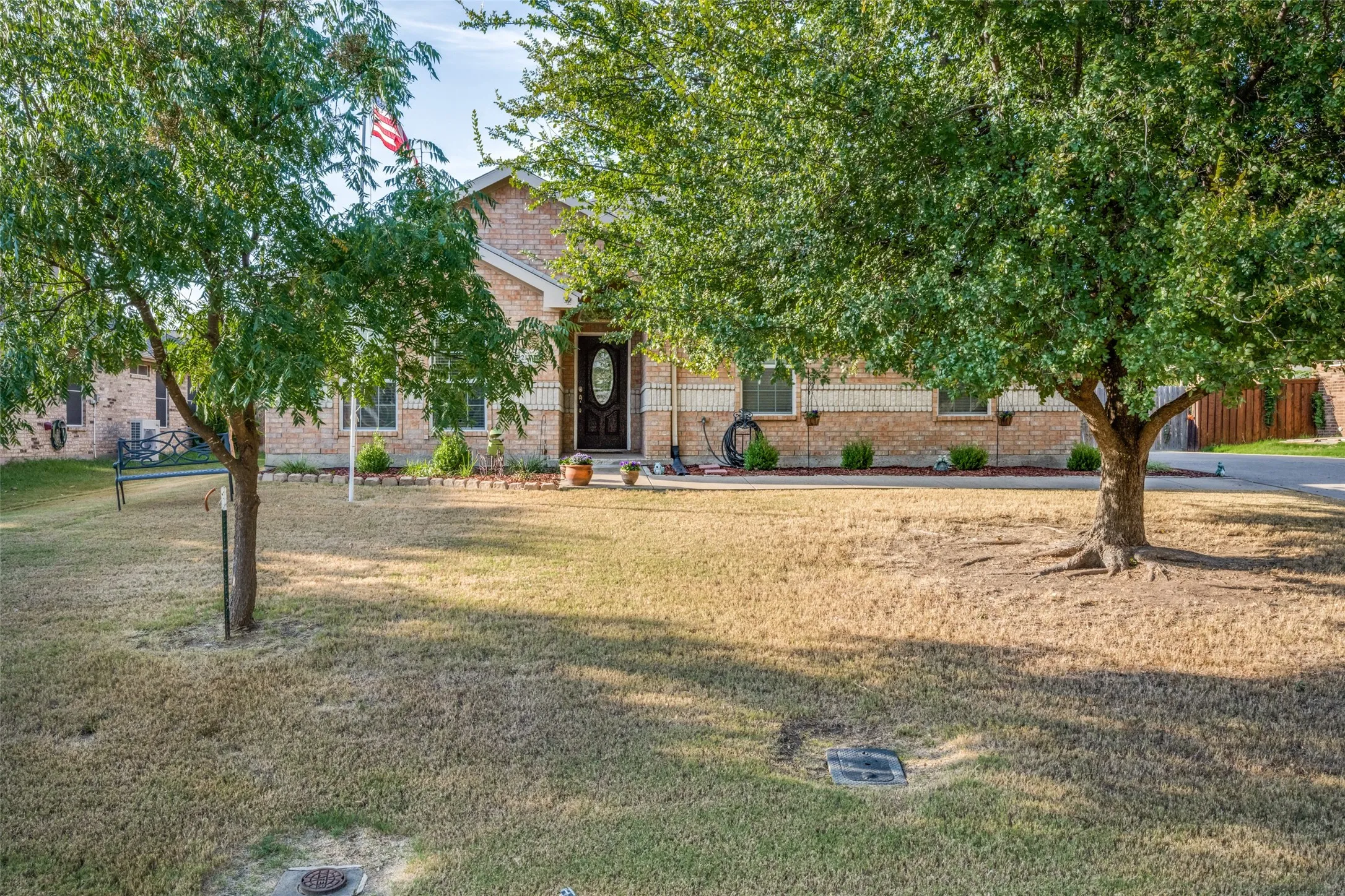 Single Family Residence For Sale in Denton County , 217 Southpeak Lane, Ponder, Texas 76259, 4 Bedroom, 2 Bathroom, 2 Garage spaces, 1,862 Sqft, built in 2006, mls#21391816, Real Estate Agent in Ponder, Homes For Sale in Denton county, Homes For Sale in Ponder, Realtor in Ponder Texas, Real Estate Brokerage Independent Realty Texas, Luminita Cordes Realtor