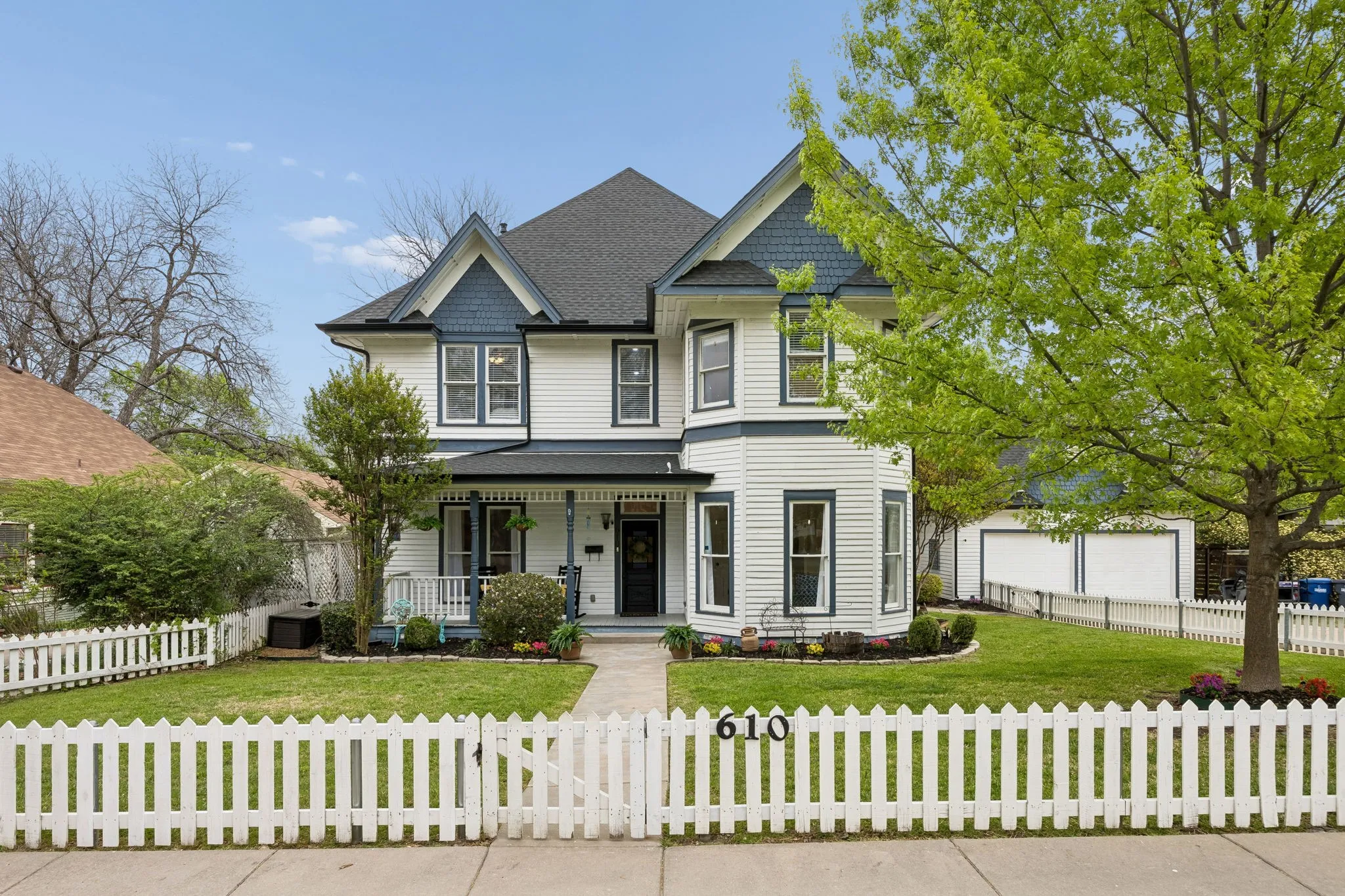 Single Family Residence For Sale in Collin County , 610 N Church Street, Mc Kinney, Texas 75069, 6 Bedroom, 4 Bathroom, 2 Garage spaces, 4,746 Sqft, built in 1895, mls#21391852, Real Estate Agent in Mc Kinney, Homes For Sale in Collin county, Homes For Sale in Mc Kinney, Realtor in Mc Kinney Texas, Real Estate Brokerage Independent Realty Texas, Luminita Cordes Realtor