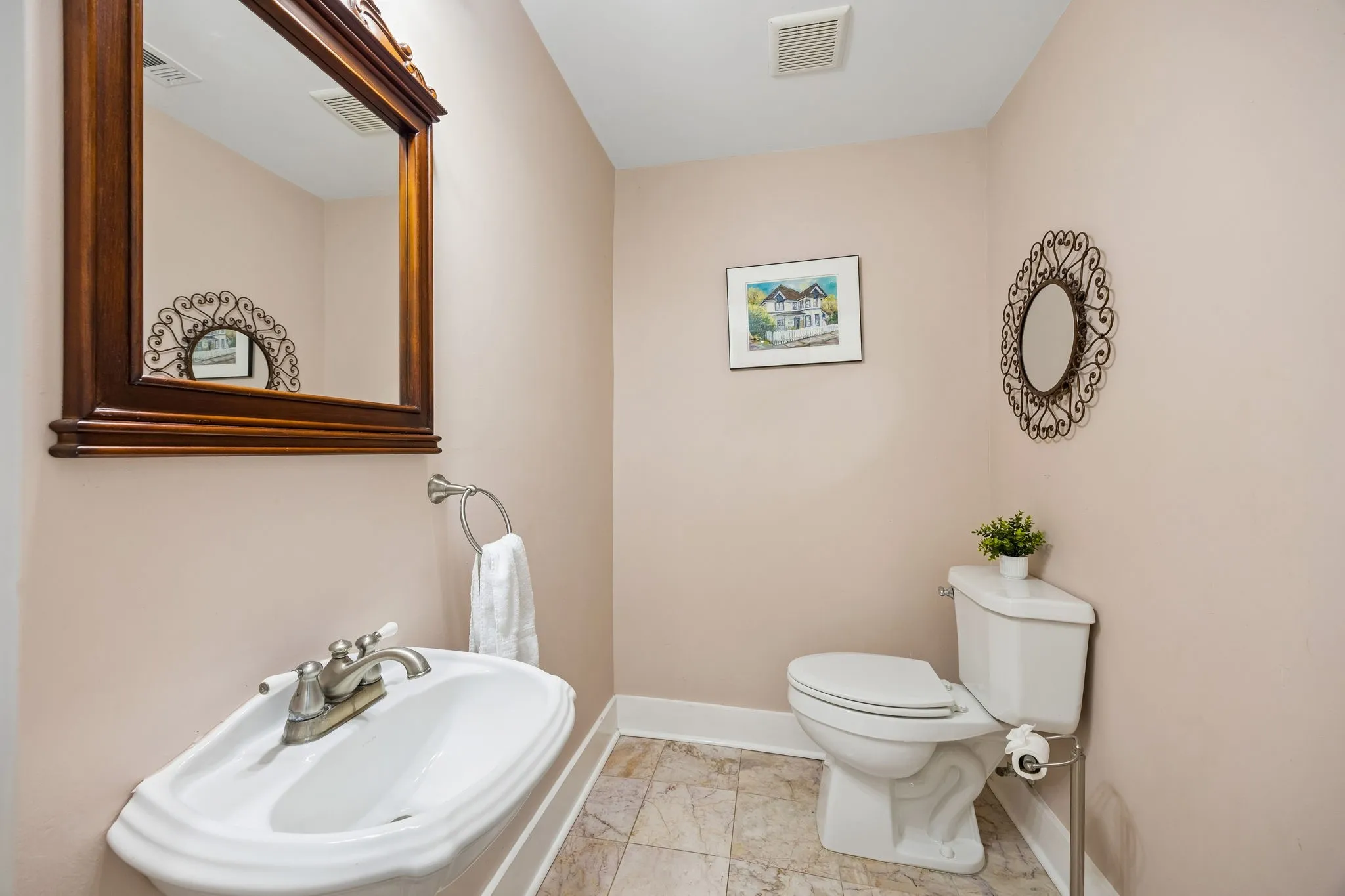 Single Family Residence For Sale in Collin County , 610 N Church Street, Mc Kinney, Texas 75069, 6 Bedroom, 4 Bathroom, 2 Garage spaces, 4,746 Sqft, built in 1895, mls#21391852, Real Estate Agent in Mc Kinney, Homes For Sale in Collin county, Homes For Sale in Mc Kinney, Realtor in Mc Kinney Texas, Real Estate Brokerage Independent Realty Texas, Luminita Cordes Realtor