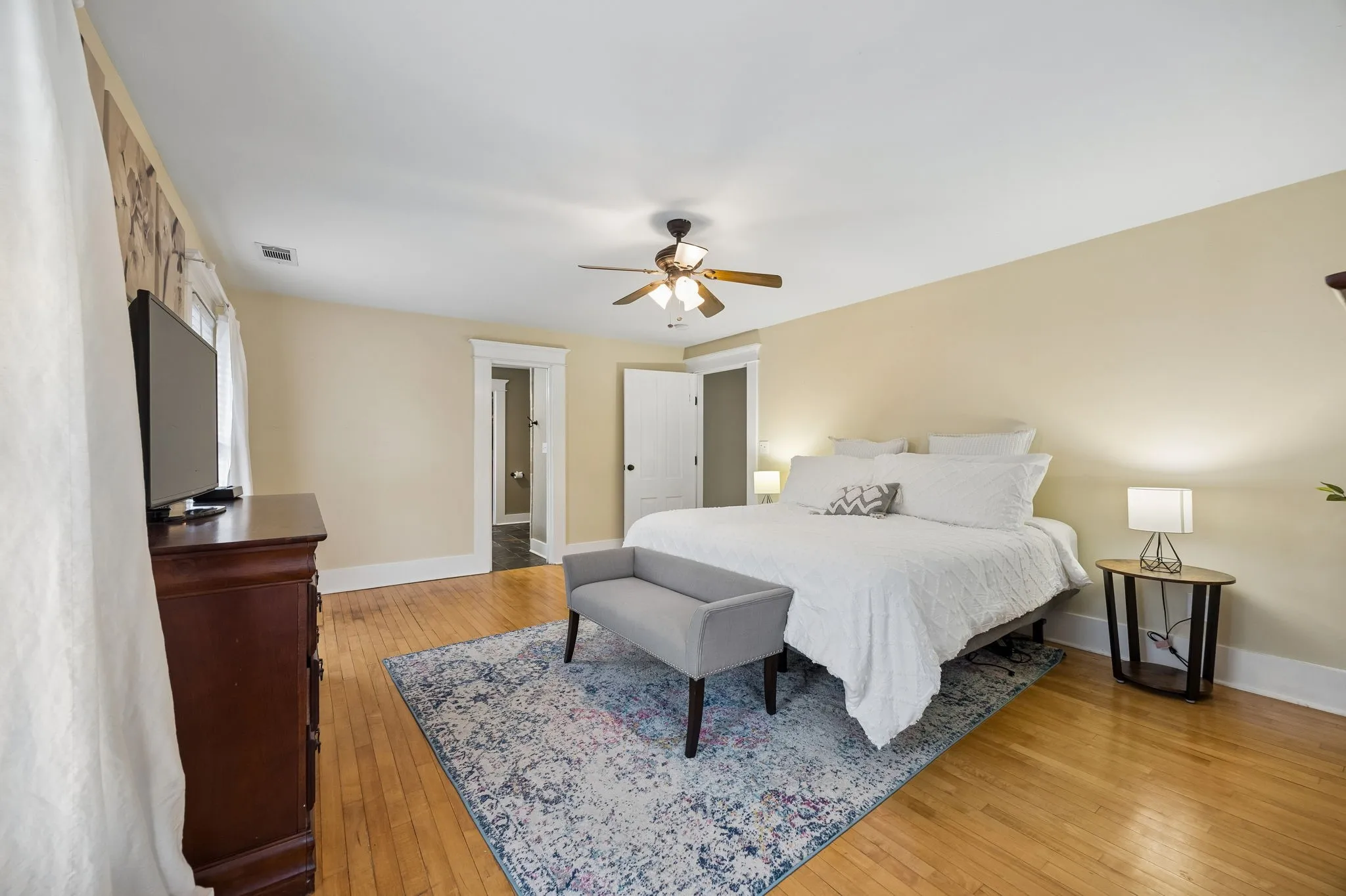 Single Family Residence For Sale in Collin County , 610 N Church Street, Mc Kinney, Texas 75069, 6 Bedroom, 4 Bathroom, 2 Garage spaces, 4,746 Sqft, built in 1895, mls#21391852, Real Estate Agent in Mc Kinney, Homes For Sale in Collin county, Homes For Sale in Mc Kinney, Realtor in Mc Kinney Texas, Real Estate Brokerage Independent Realty Texas, Luminita Cordes Realtor