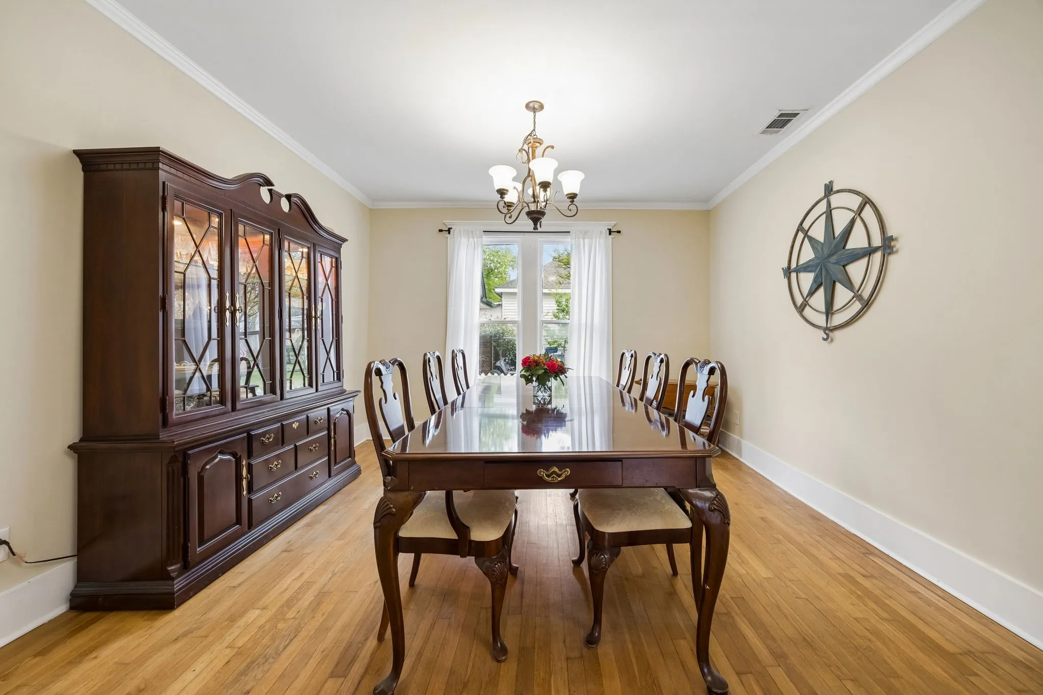 Single Family Residence For Sale in Collin County , 610 N Church Street, Mc Kinney, Texas 75069, 6 Bedroom, 4 Bathroom, 2 Garage spaces, 4,746 Sqft, built in 1895, mls#21391852, Real Estate Agent in Mc Kinney, Homes For Sale in Collin county, Homes For Sale in Mc Kinney, Realtor in Mc Kinney Texas, Real Estate Brokerage Independent Realty Texas, Luminita Cordes Realtor