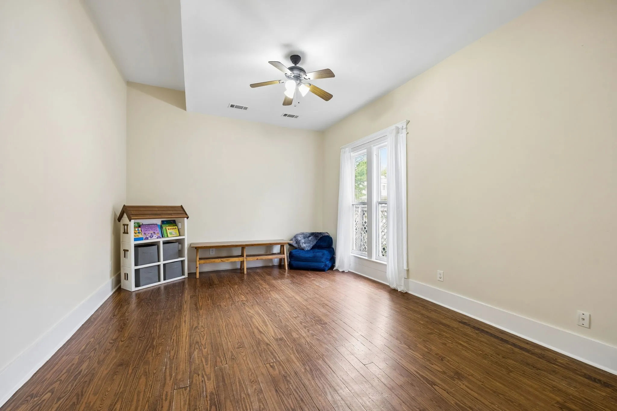 Single Family Residence For Sale in Collin County , 610 N Church Street, Mc Kinney, Texas 75069, 6 Bedroom, 4 Bathroom, 2 Garage spaces, 4,746 Sqft, built in 1895, mls#21391852, Real Estate Agent in Mc Kinney, Homes For Sale in Collin county, Homes For Sale in Mc Kinney, Realtor in Mc Kinney Texas, Real Estate Brokerage Independent Realty Texas, Luminita Cordes Realtor