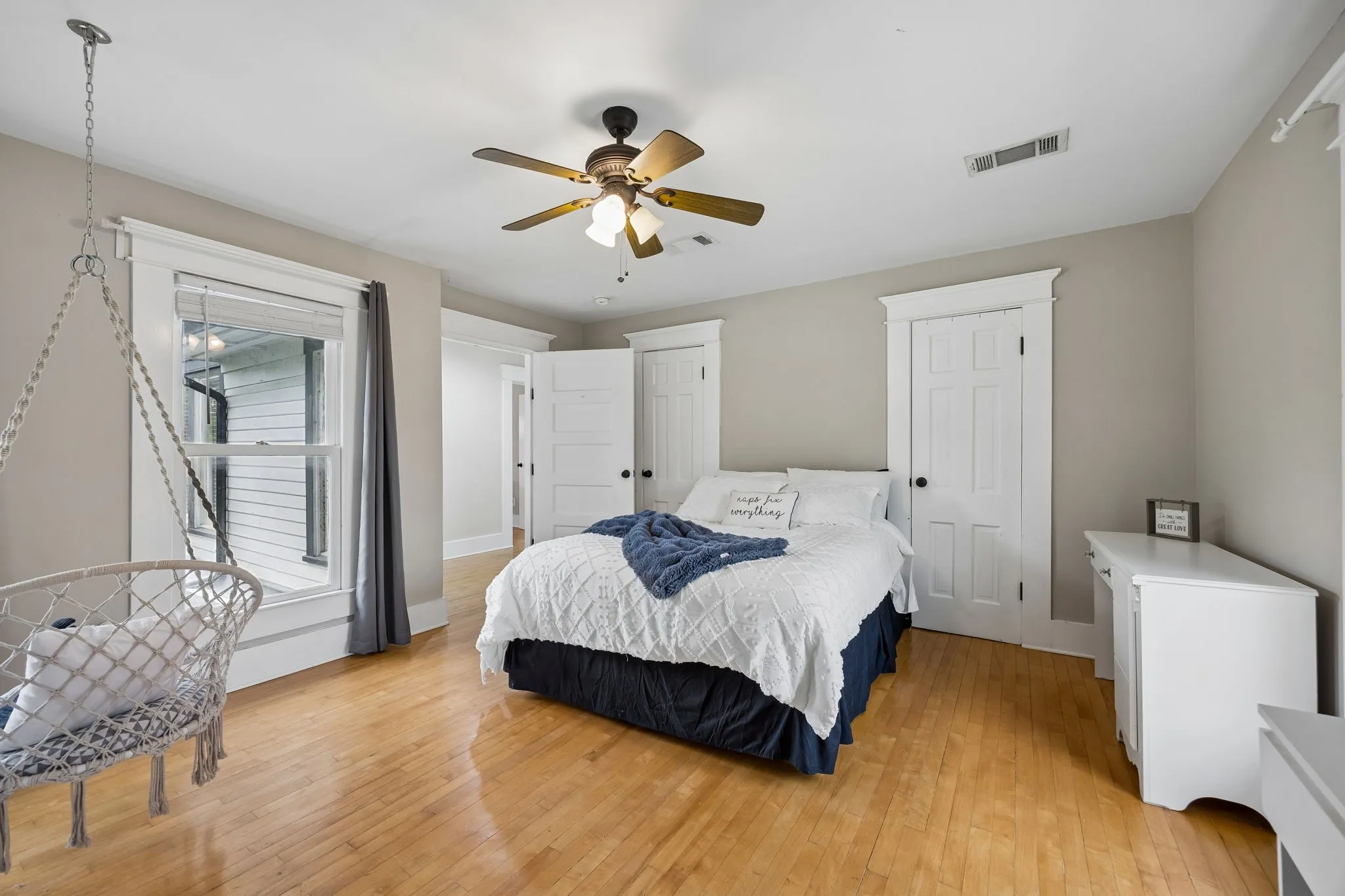 Single Family Residence For Sale in Collin County , 610 N Church Street, Mc Kinney, Texas 75069, 6 Bedroom, 4 Bathroom, 2 Garage spaces, 4,746 Sqft, built in 1895, mls#21391852, Real Estate Agent in Mc Kinney, Homes For Sale in Collin county, Homes For Sale in Mc Kinney, Realtor in Mc Kinney Texas, Real Estate Brokerage Independent Realty Texas, Luminita Cordes Realtor