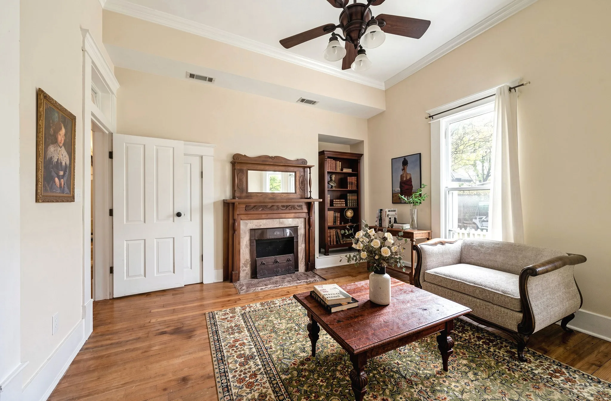 Single Family Residence For Sale in Collin County , 610 N Church Street, Mc Kinney, Texas 75069, 6 Bedroom, 4 Bathroom, 2 Garage spaces, 4,746 Sqft, built in 1895, mls#21391852, Real Estate Agent in Mc Kinney, Homes For Sale in Collin county, Homes For Sale in Mc Kinney, Realtor in Mc Kinney Texas, Real Estate Brokerage Independent Realty Texas, Luminita Cordes Realtor