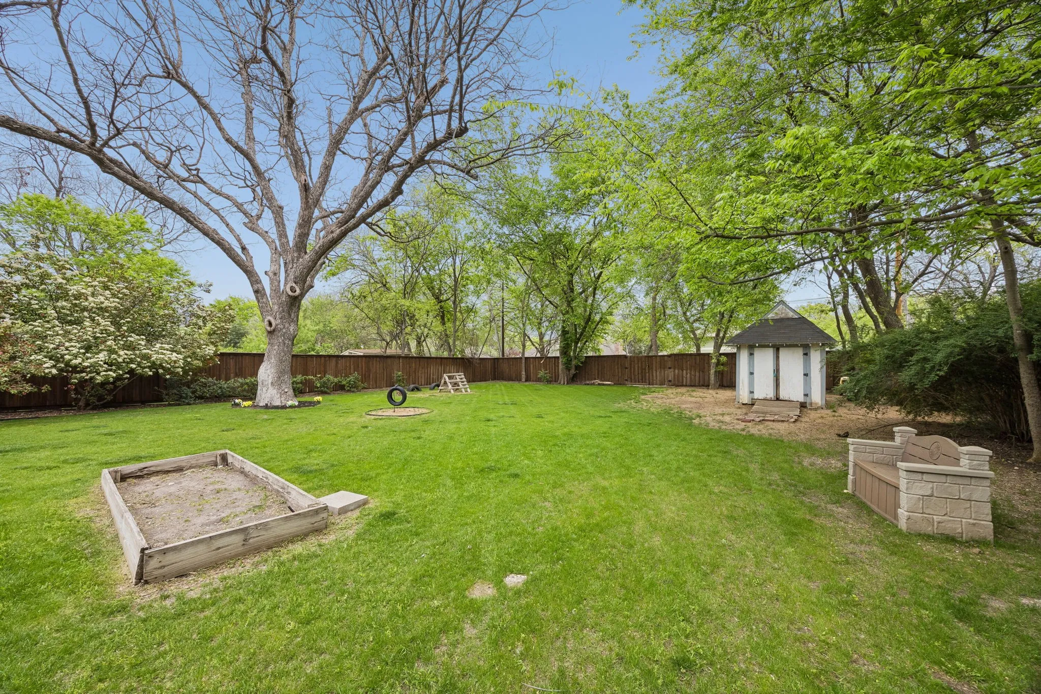 Single Family Residence For Sale in Collin County , 610 N Church Street, Mc Kinney, Texas 75069, 6 Bedroom, 4 Bathroom, 2 Garage spaces, 4,746 Sqft, built in 1895, mls#21391852, Real Estate Agent in Mc Kinney, Homes For Sale in Collin county, Homes For Sale in Mc Kinney, Realtor in Mc Kinney Texas, Real Estate Brokerage Independent Realty Texas, Luminita Cordes Realtor