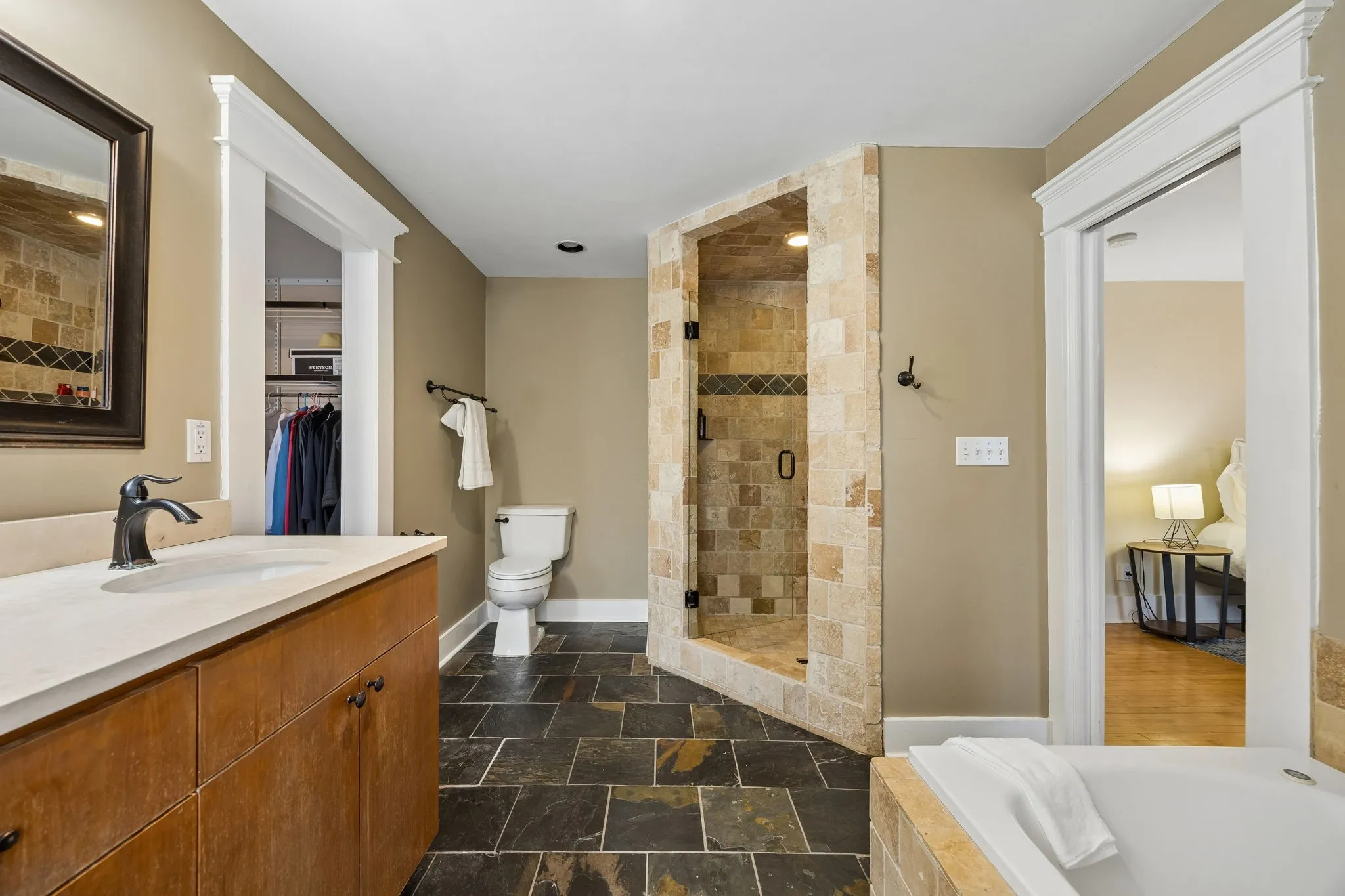 Single Family Residence For Sale in Collin County , 610 N Church Street, Mc Kinney, Texas 75069, 6 Bedroom, 4 Bathroom, 2 Garage spaces, 4,746 Sqft, built in 1895, mls#21391852, Real Estate Agent in Mc Kinney, Homes For Sale in Collin county, Homes For Sale in Mc Kinney, Realtor in Mc Kinney Texas, Real Estate Brokerage Independent Realty Texas, Luminita Cordes Realtor