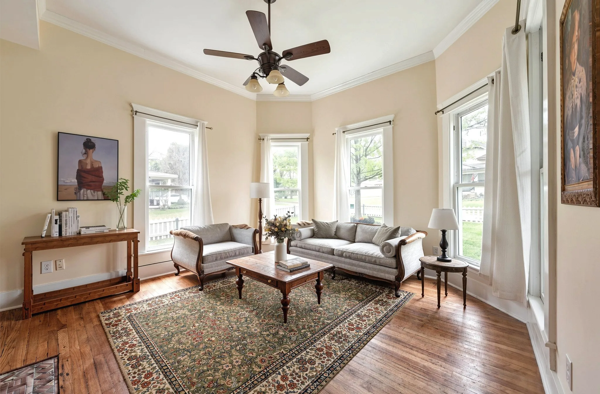 Single Family Residence For Sale in Collin County , 610 N Church Street, Mc Kinney, Texas 75069, 6 Bedroom, 4 Bathroom, 2 Garage spaces, 4,746 Sqft, built in 1895, mls#21391852, Real Estate Agent in Mc Kinney, Homes For Sale in Collin county, Homes For Sale in Mc Kinney, Realtor in Mc Kinney Texas, Real Estate Brokerage Independent Realty Texas, Luminita Cordes Realtor